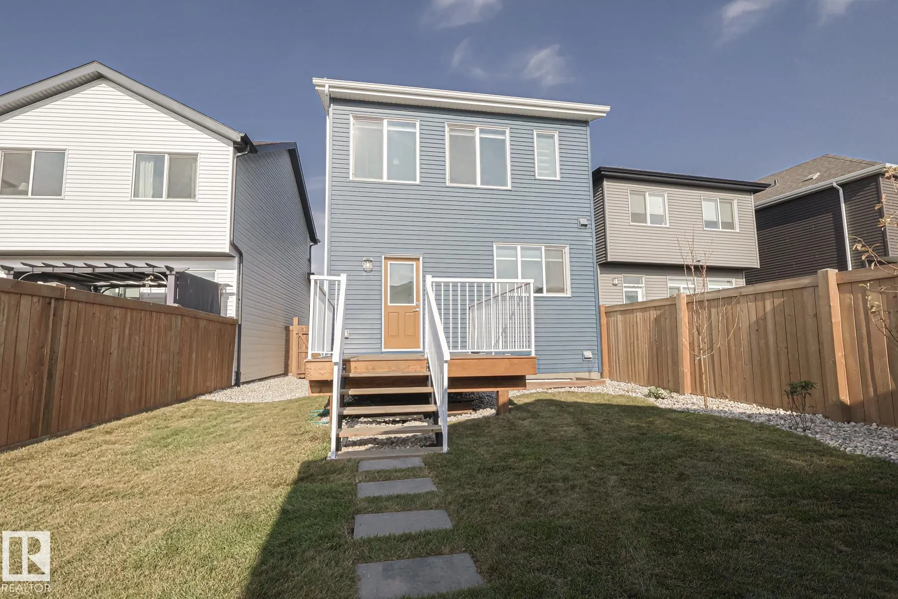 1653 PLUM CIRCLE Circle