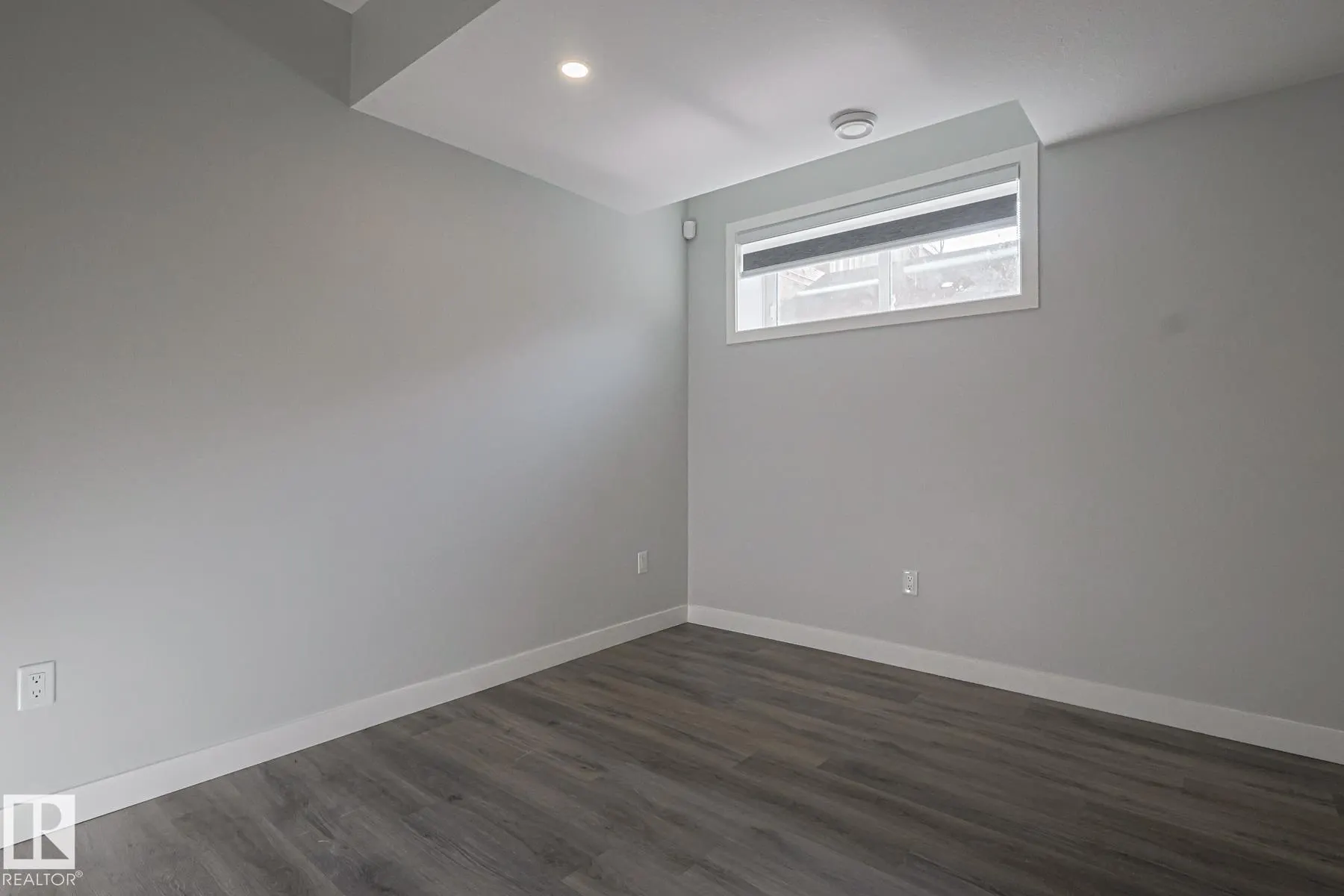 1653 PLUM CIRCLE Circle