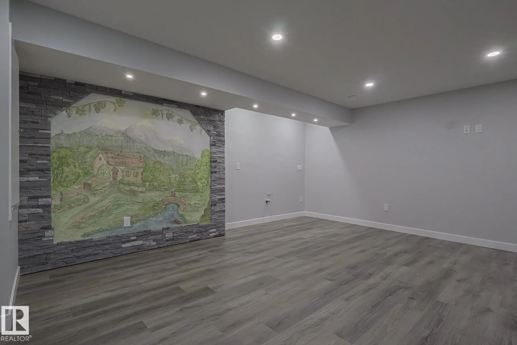 1653 PLUM CIRCLE Circle