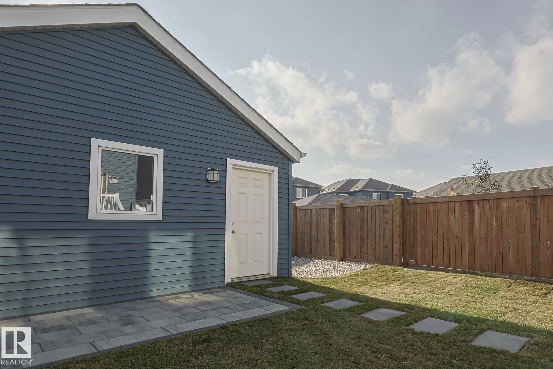1653 PLUM CIRCLE Circle