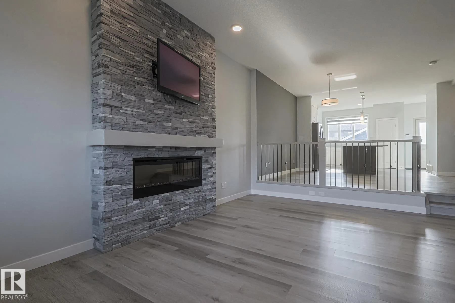 1653 PLUM CIRCLE Circle