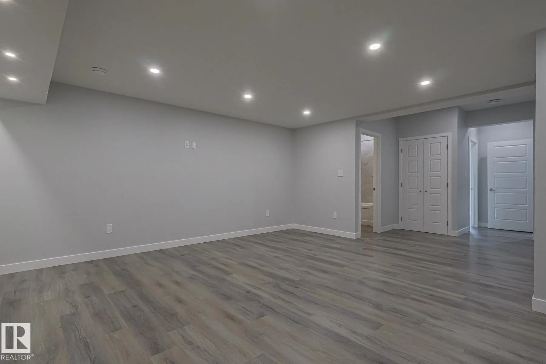 1653 PLUM CIRCLE Circle