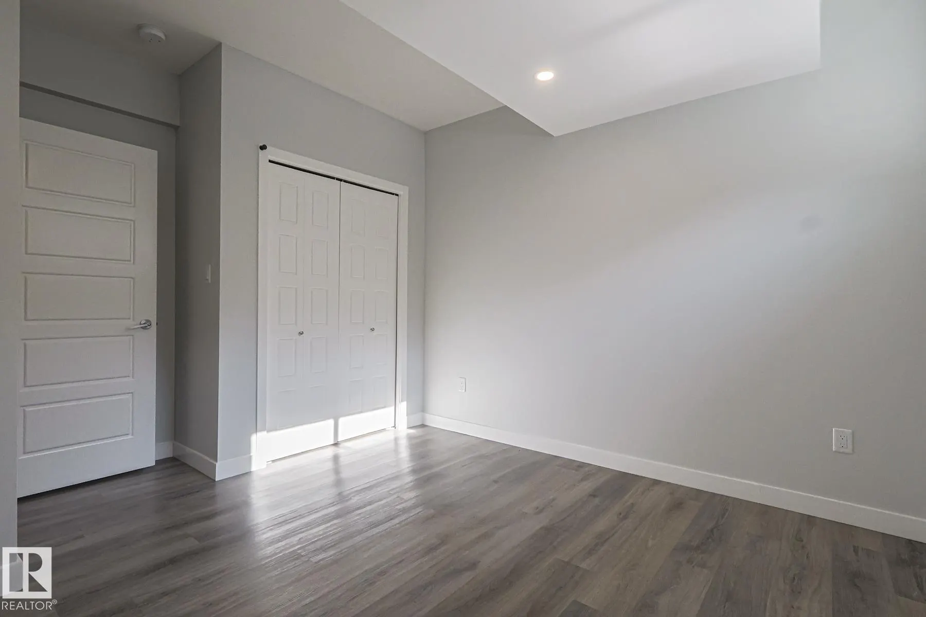 1653 PLUM CIRCLE Circle