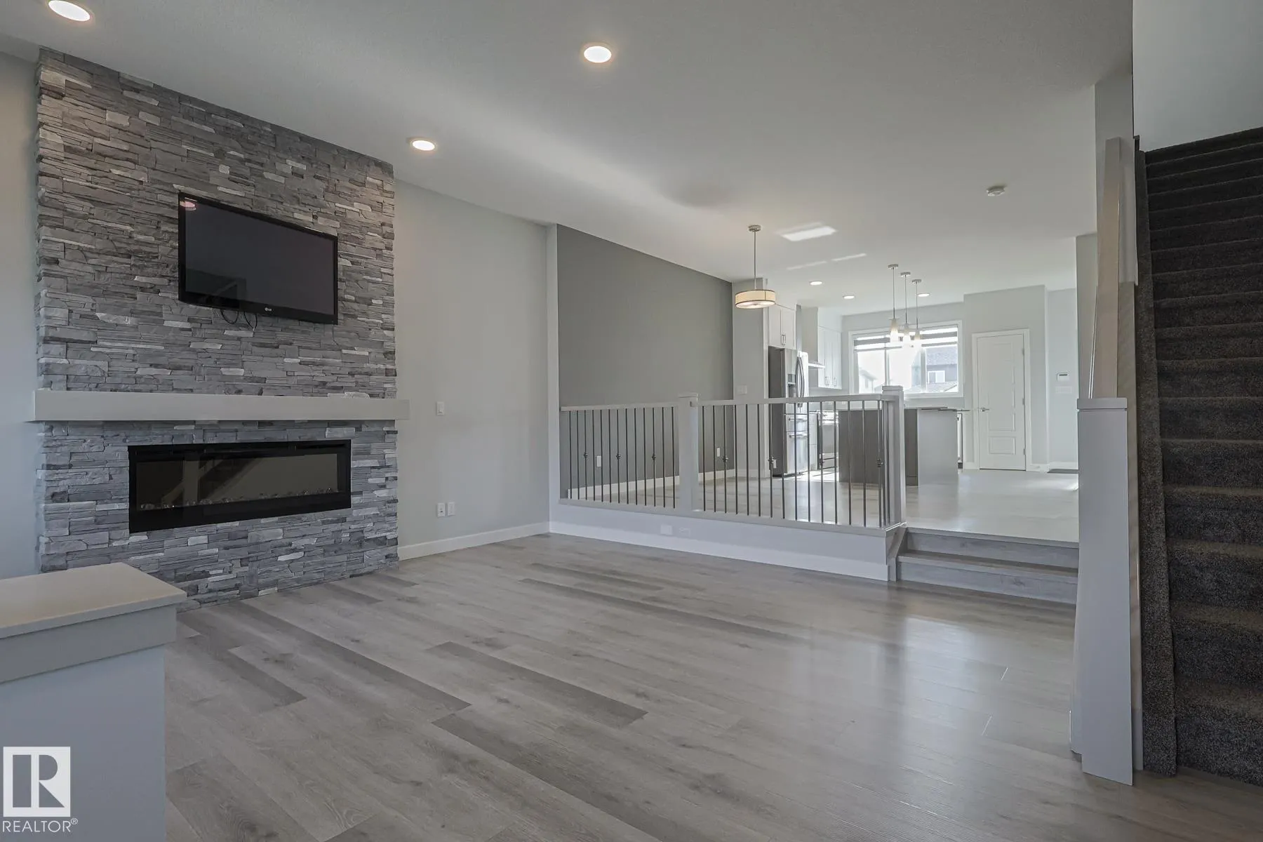 1653 PLUM CIRCLE Circle