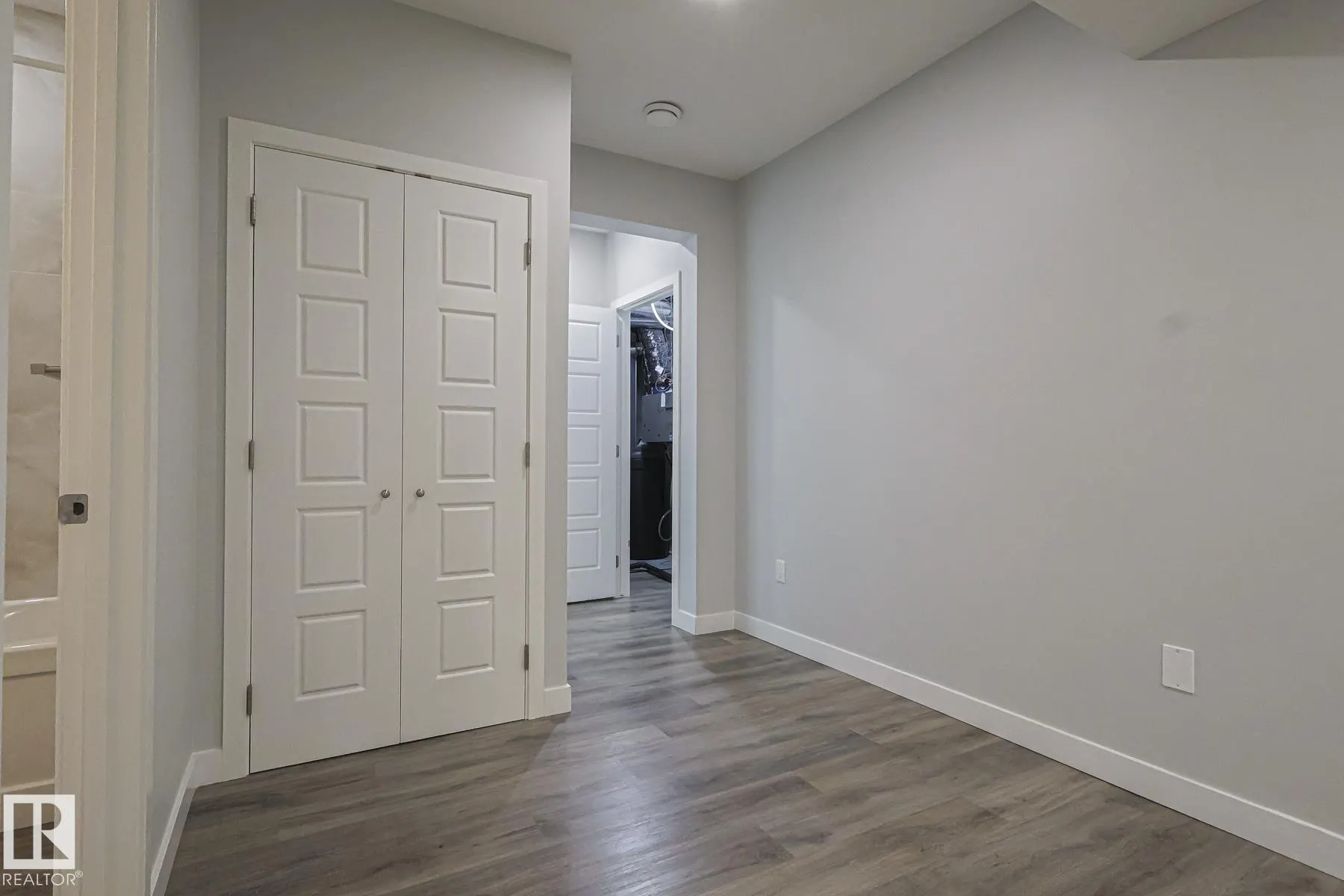 1653 PLUM CIRCLE Circle