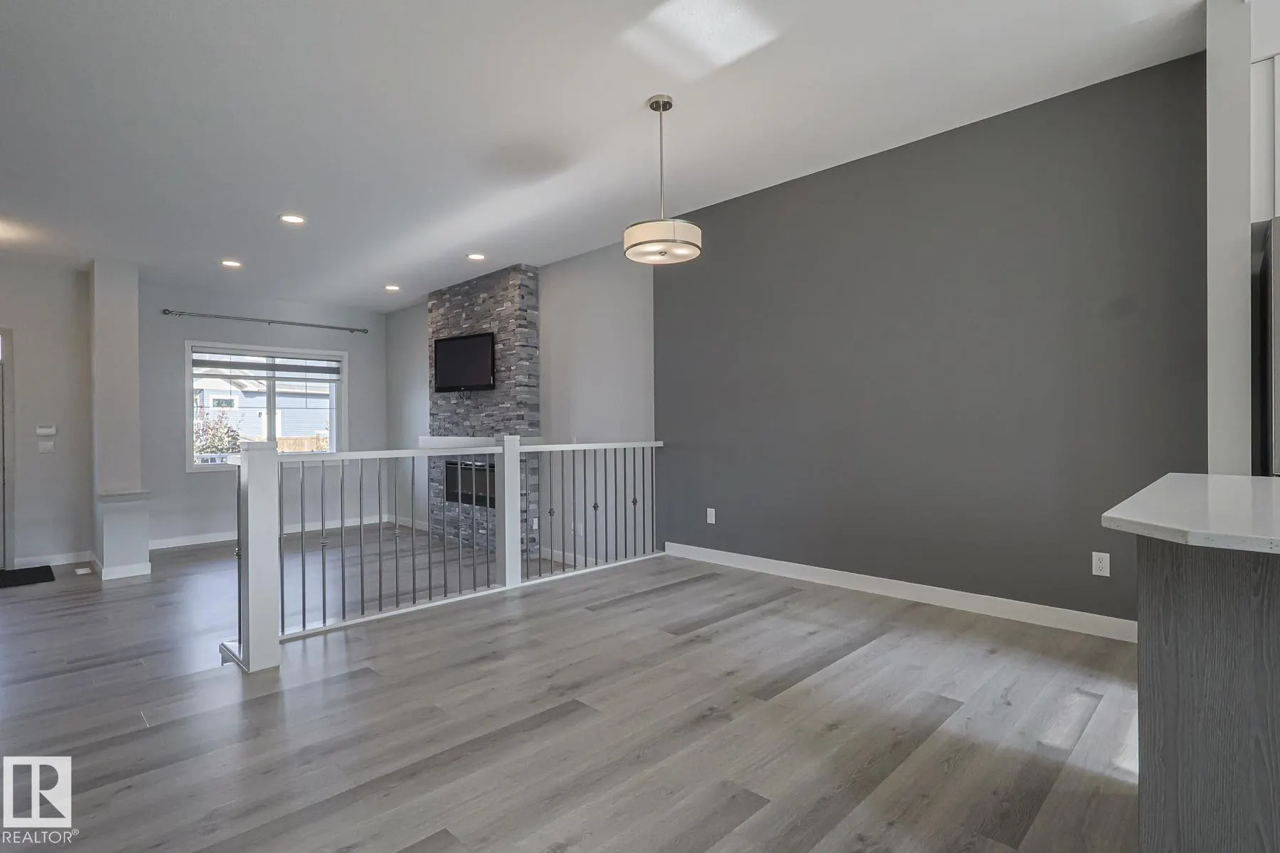 1653 PLUM CIRCLE Circle