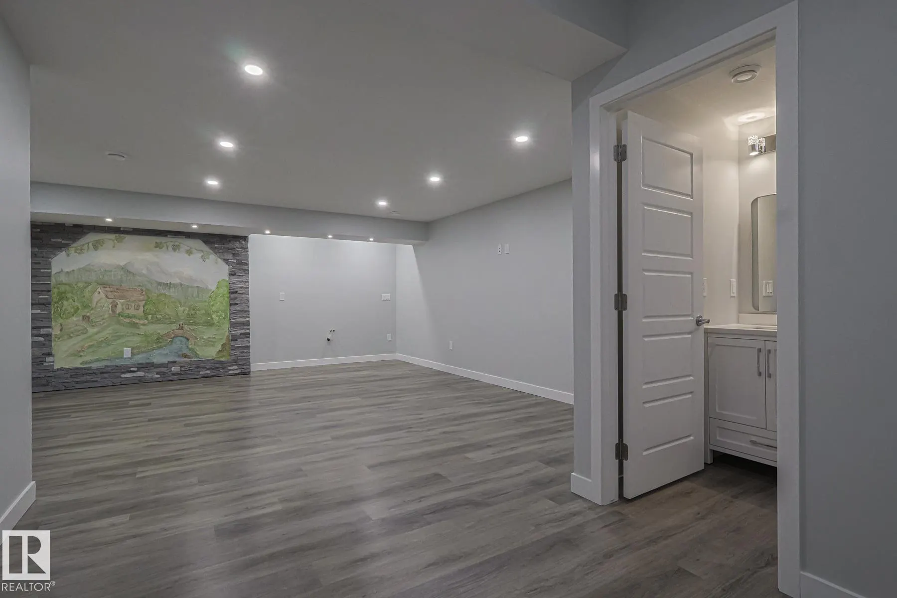 1653 PLUM CIRCLE Circle