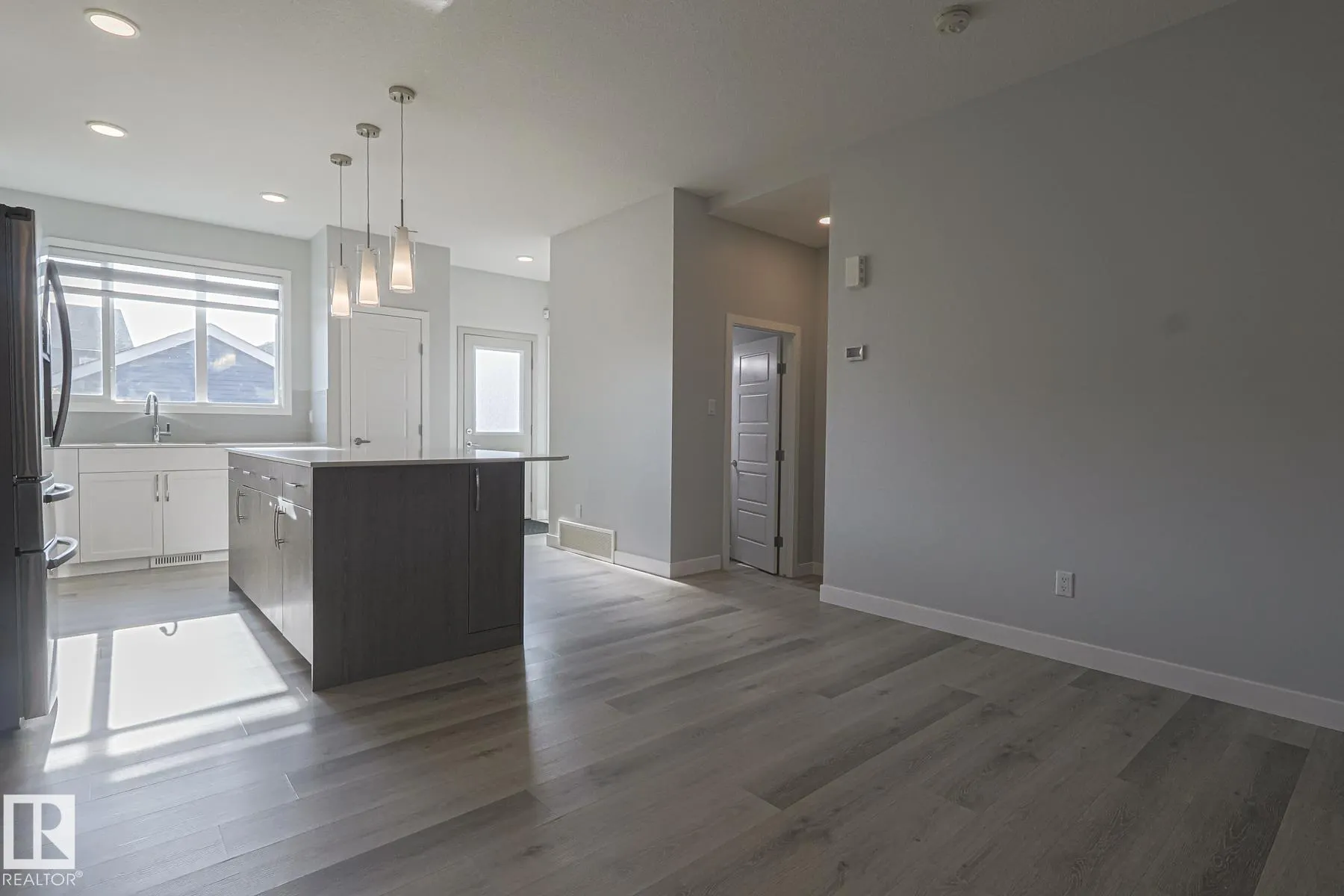 1653 PLUM CIRCLE Circle