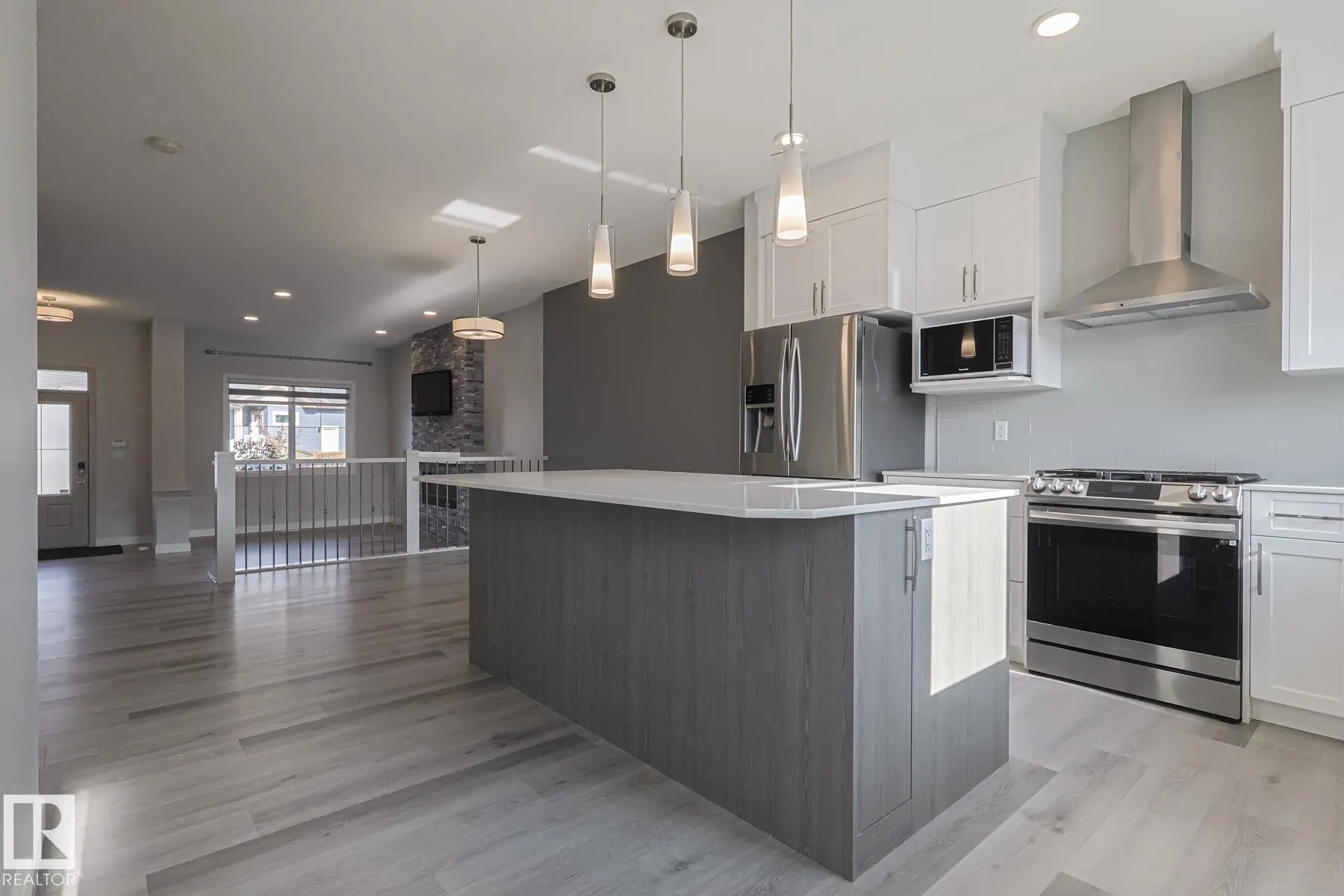 1653 PLUM CIRCLE Circle