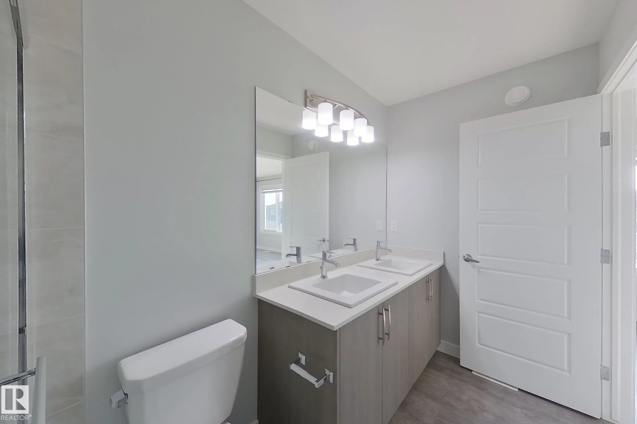 1653 PLUM CIRCLE Circle