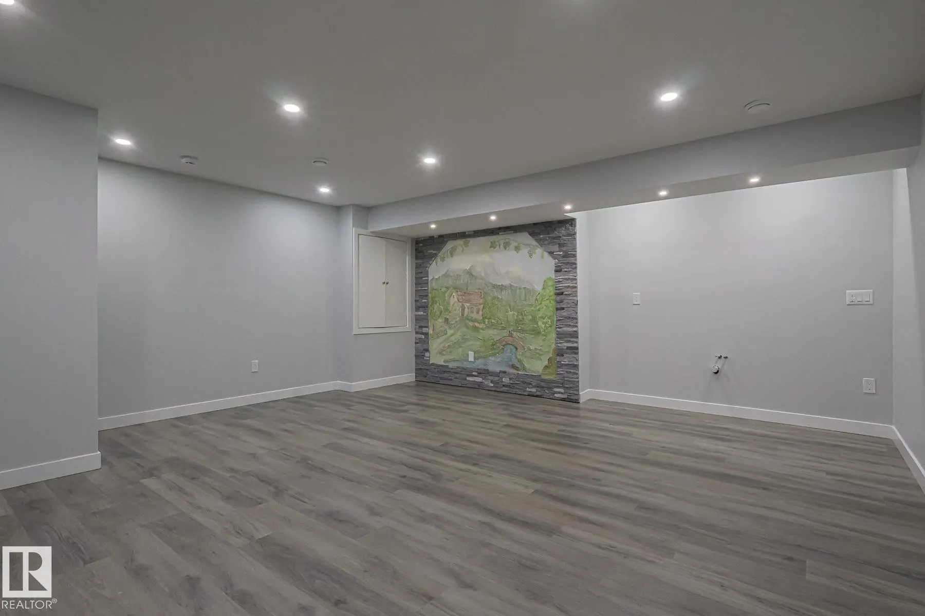 1653 PLUM CIRCLE Circle