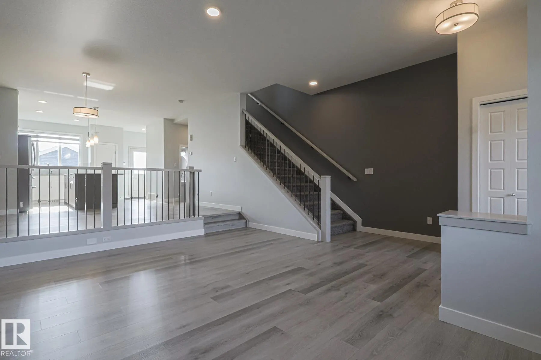 1653 PLUM CIRCLE Circle