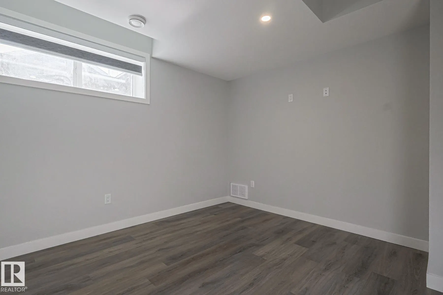 1653 PLUM CIRCLE Circle