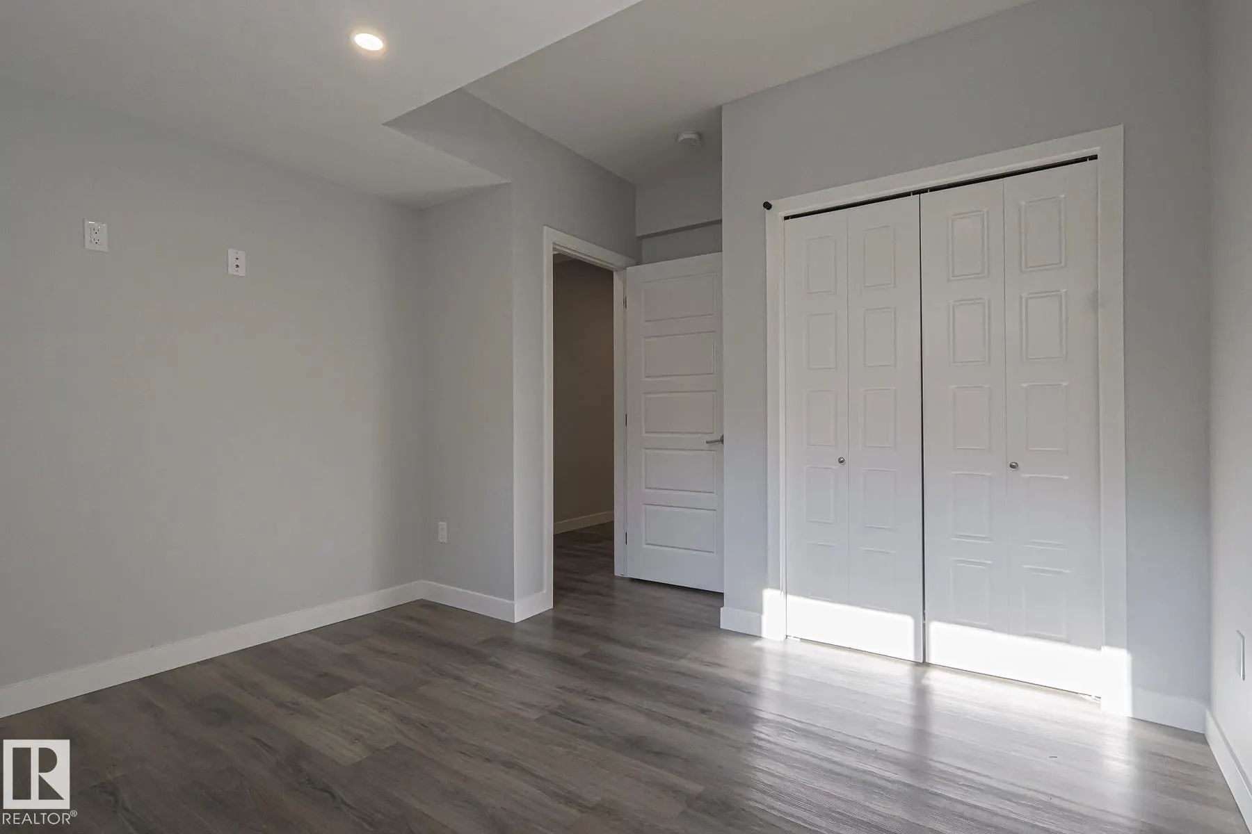 1653 PLUM CIRCLE Circle