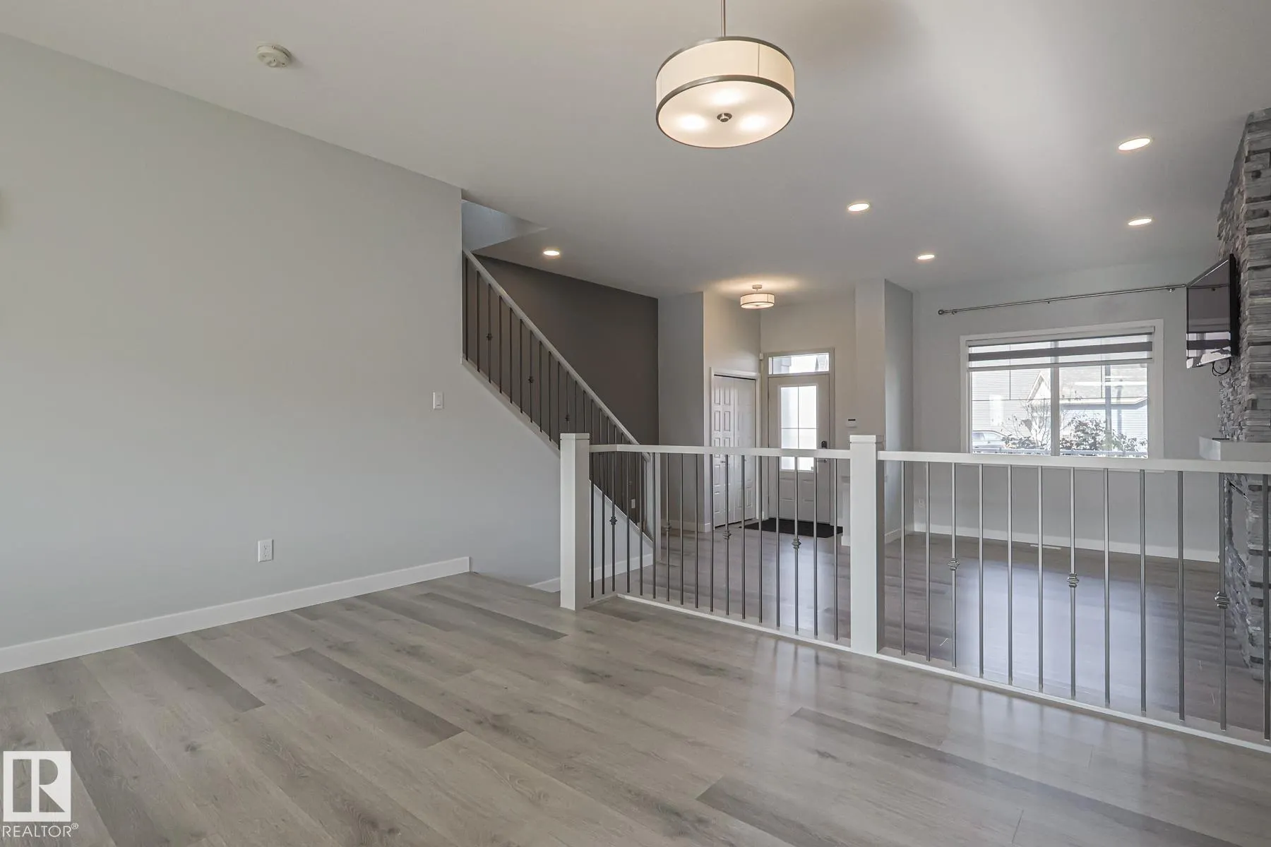 1653 PLUM CIRCLE Circle