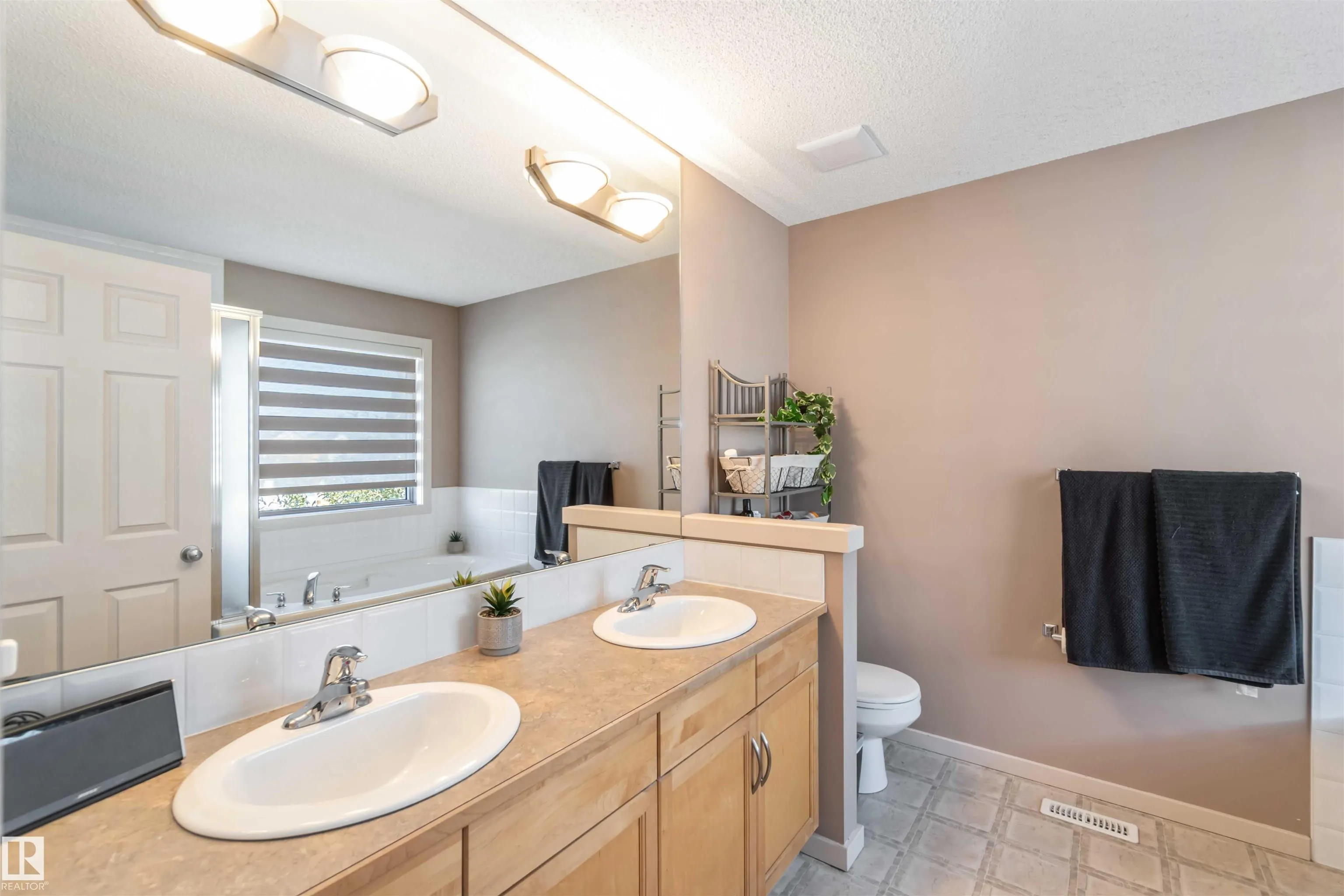 2056 TOWNE CENTRE Boulevard