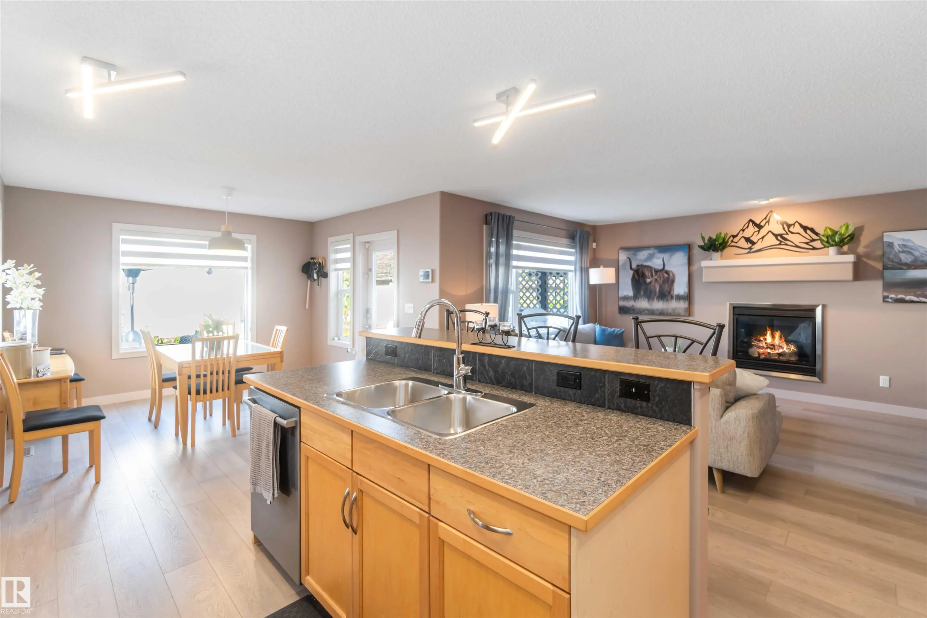 2056 TOWNE CENTRE Boulevard