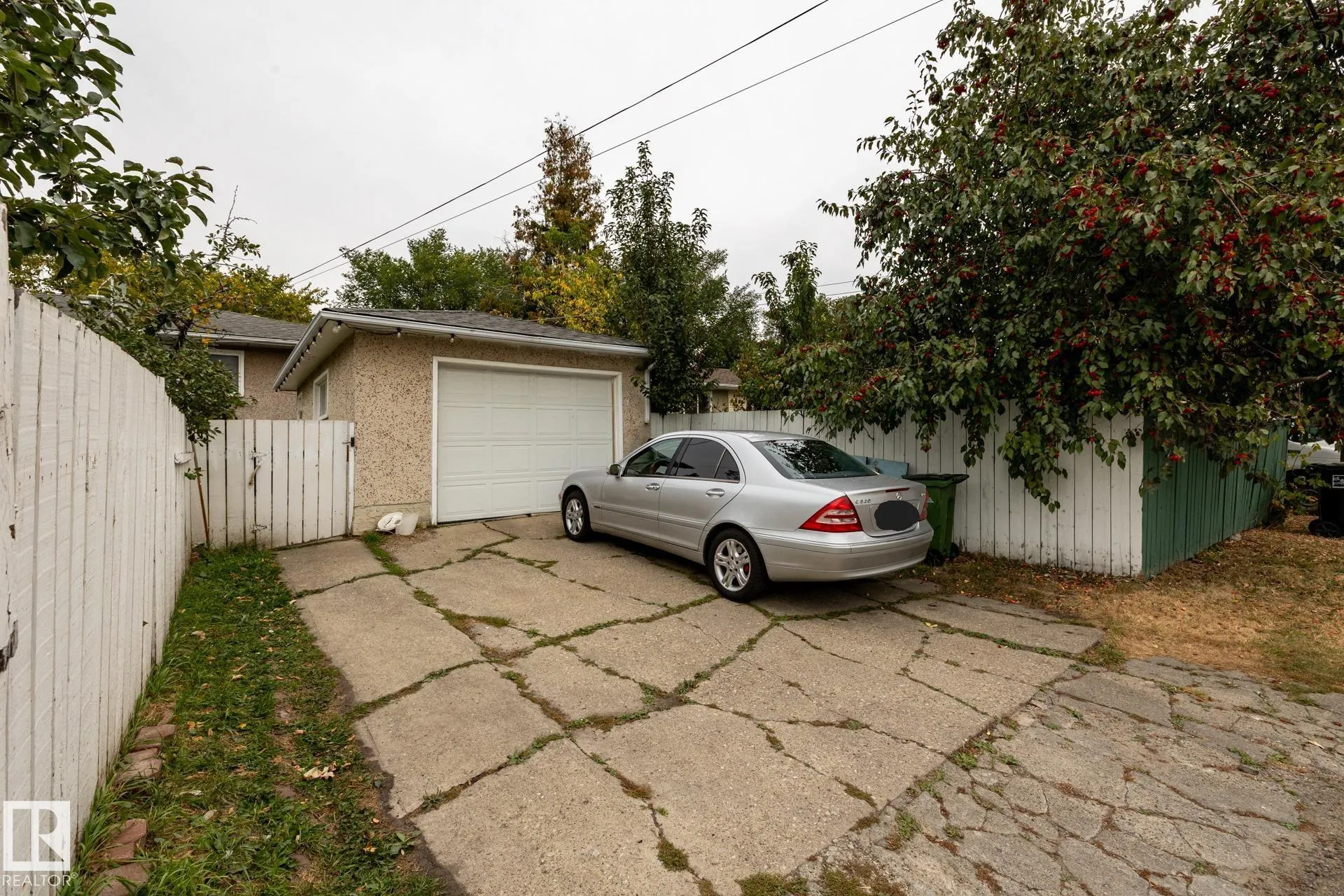 15707 92 Avenue
