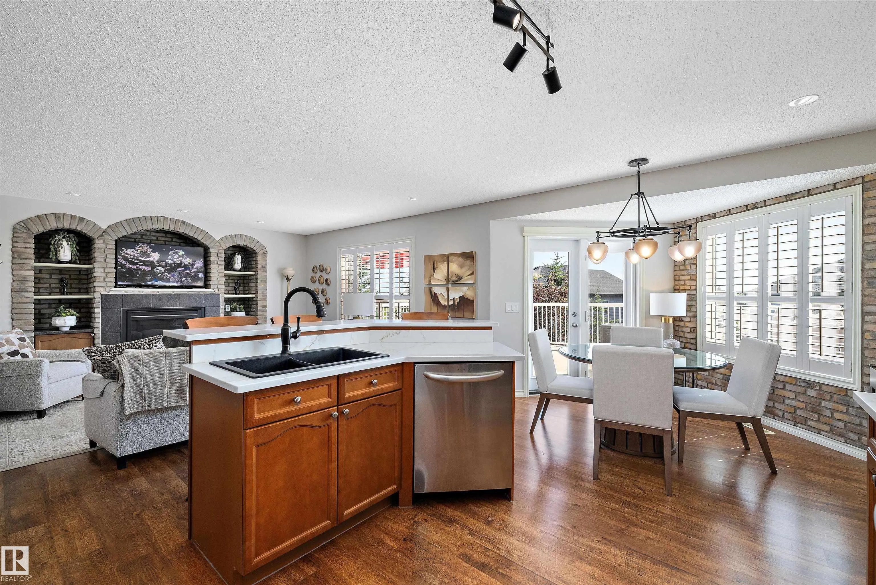 68 GREYSTONE Crescent