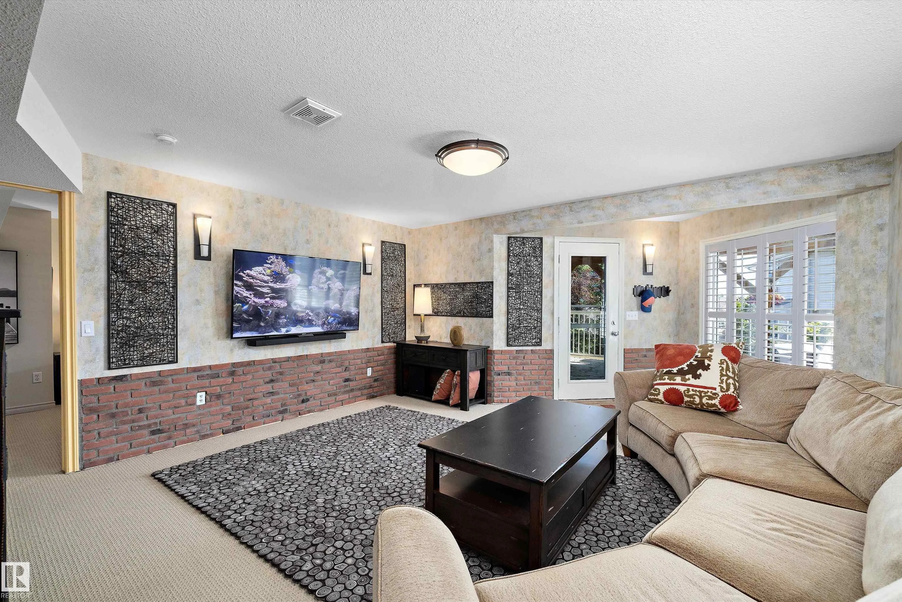 68 GREYSTONE Crescent