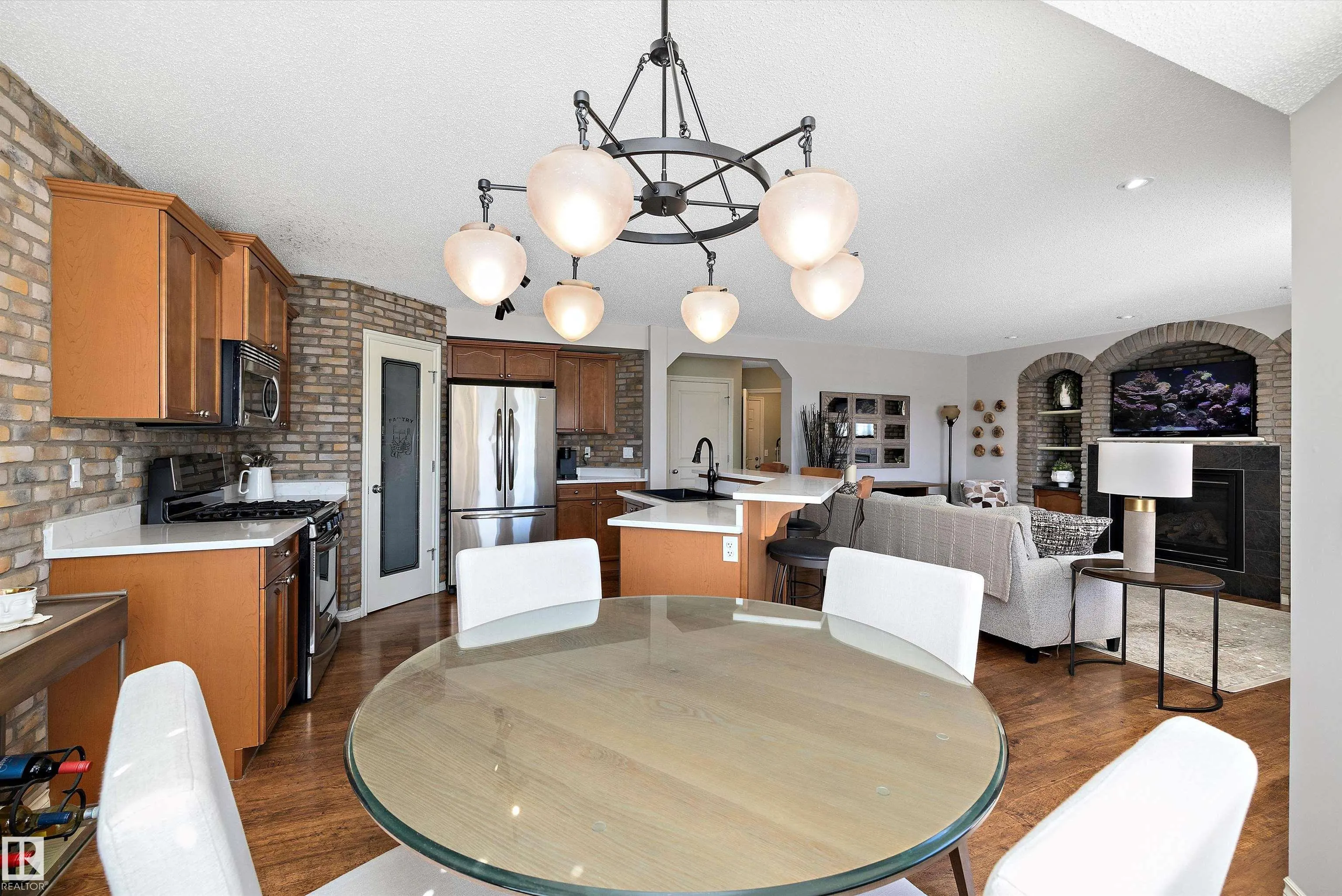 68 GREYSTONE Crescent