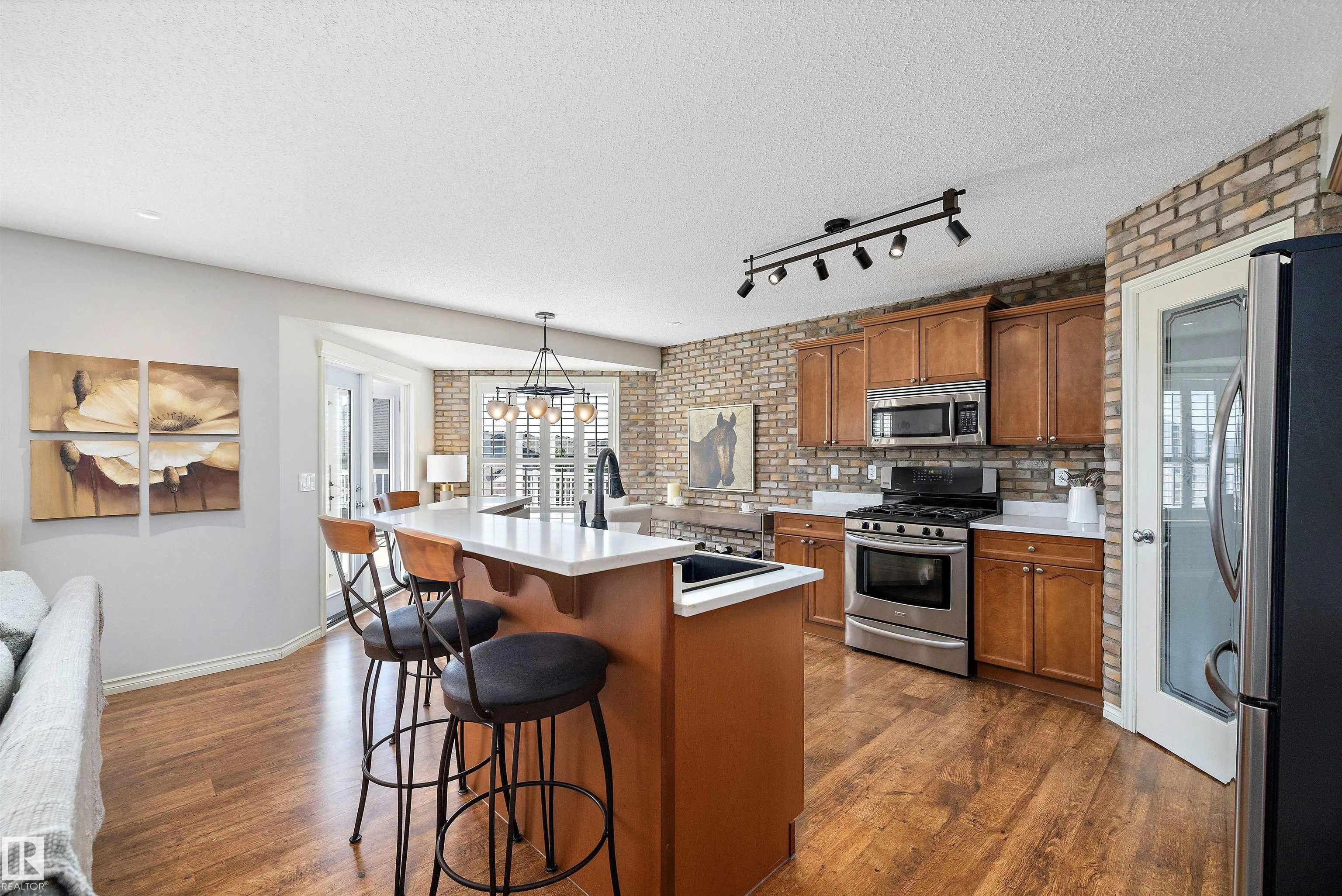 68 GREYSTONE Crescent