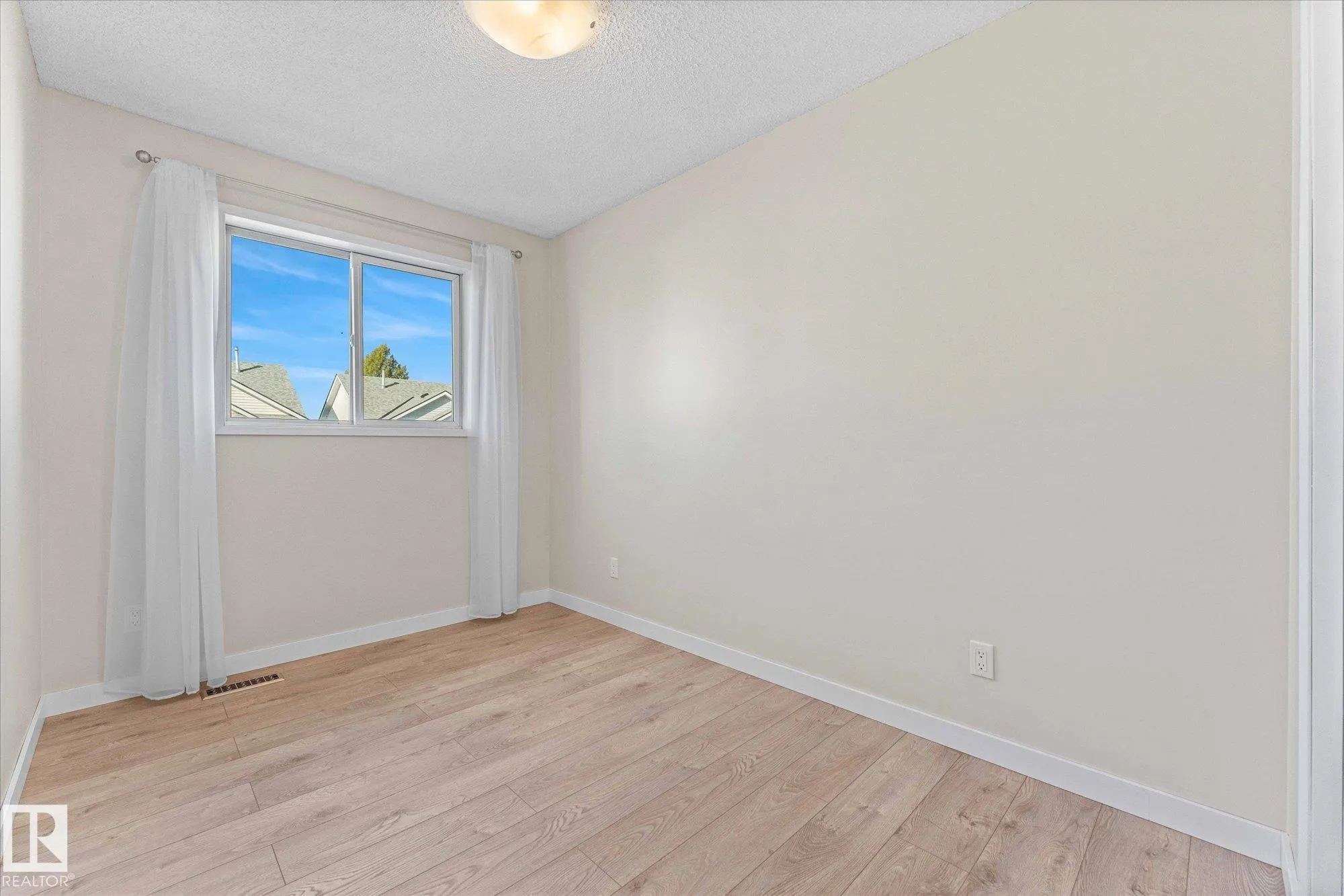 1 ABERDEEN Way