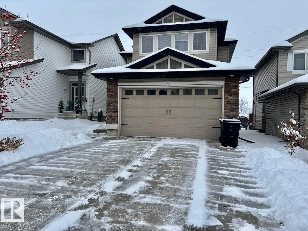 38 CASCADE Crescent