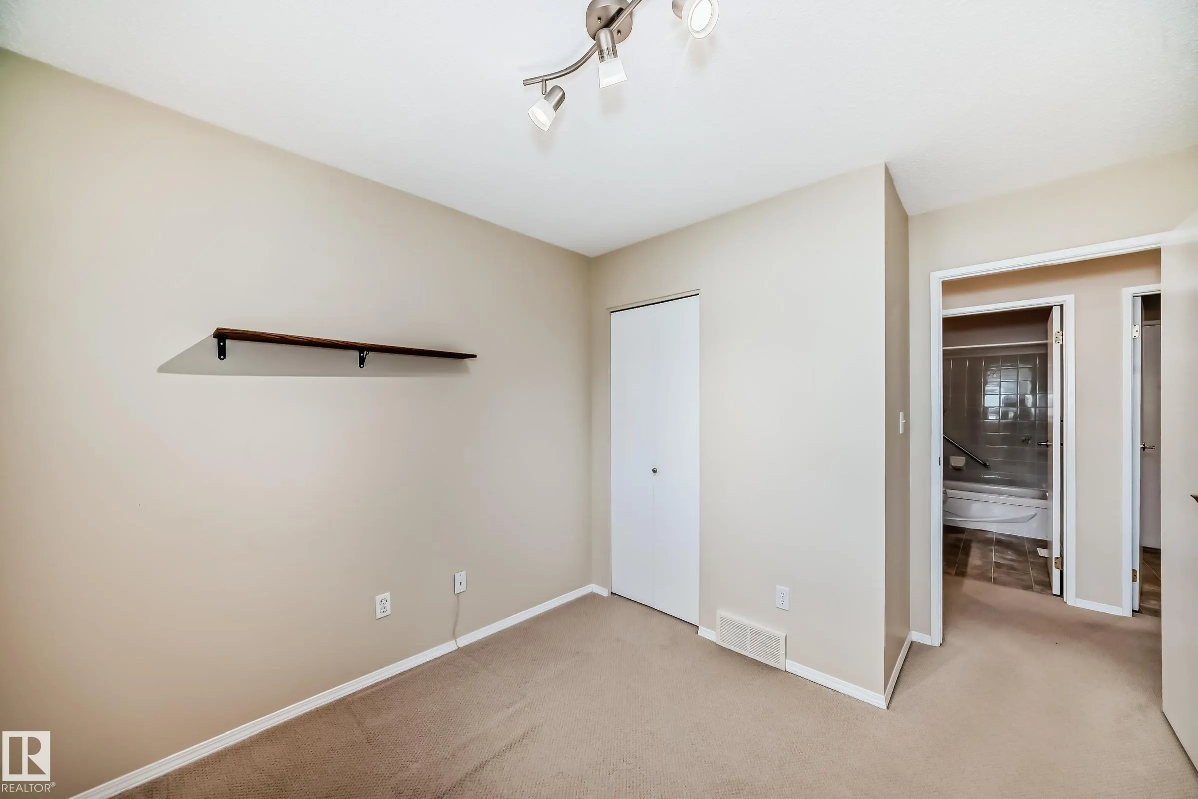 9126 Garden Road