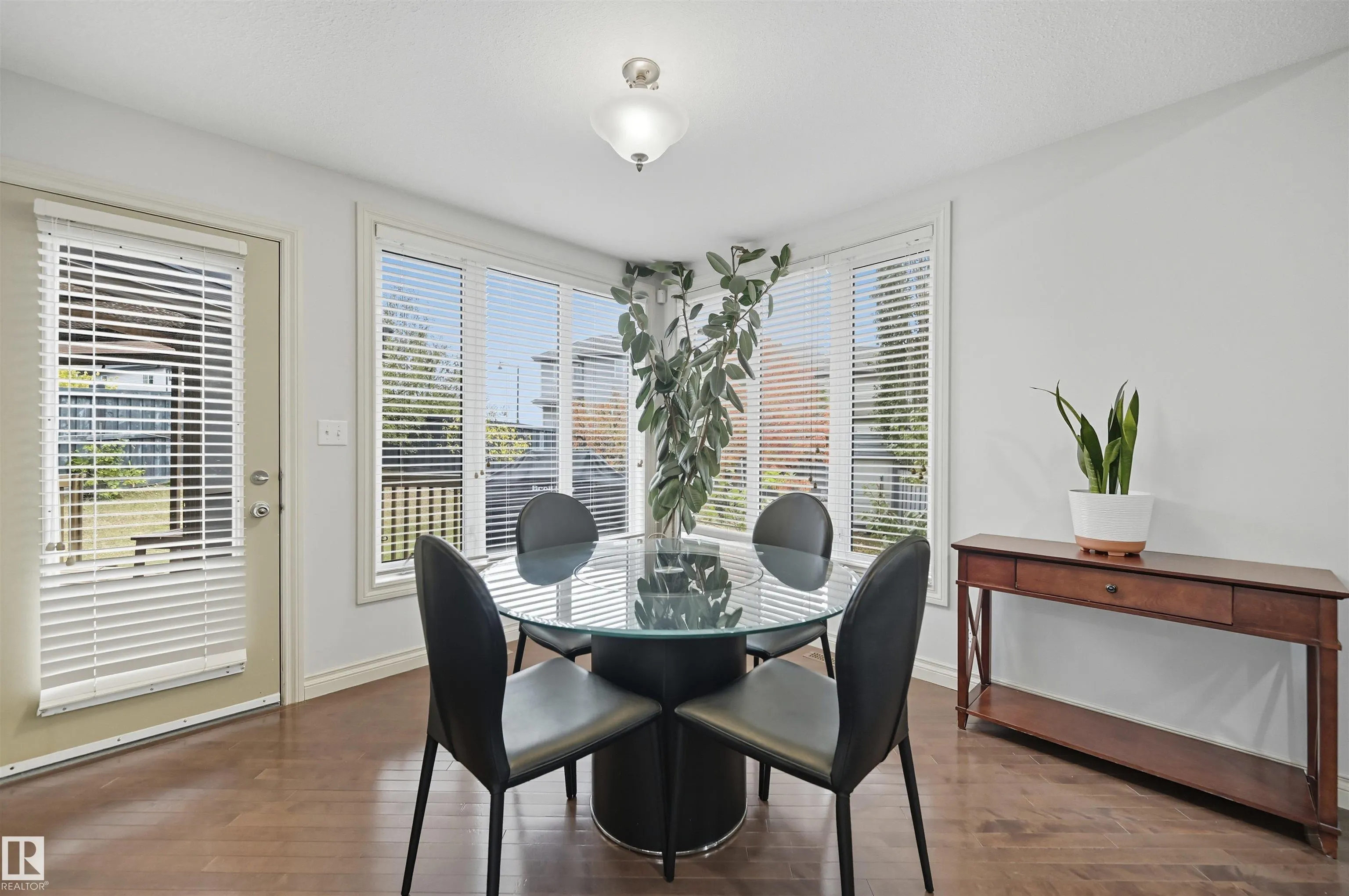 3411 MACNEIL Link