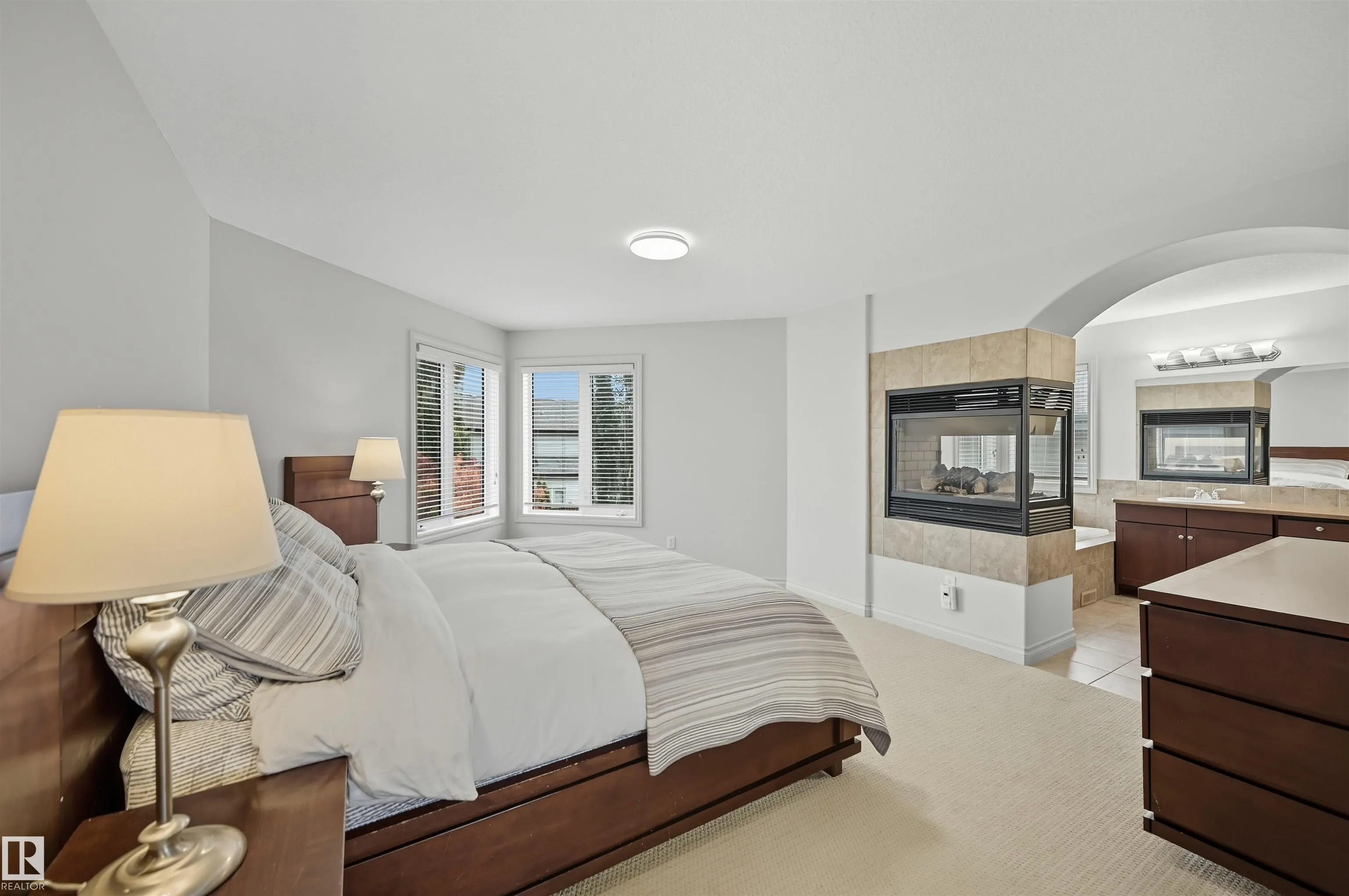 3411 MACNEIL Link