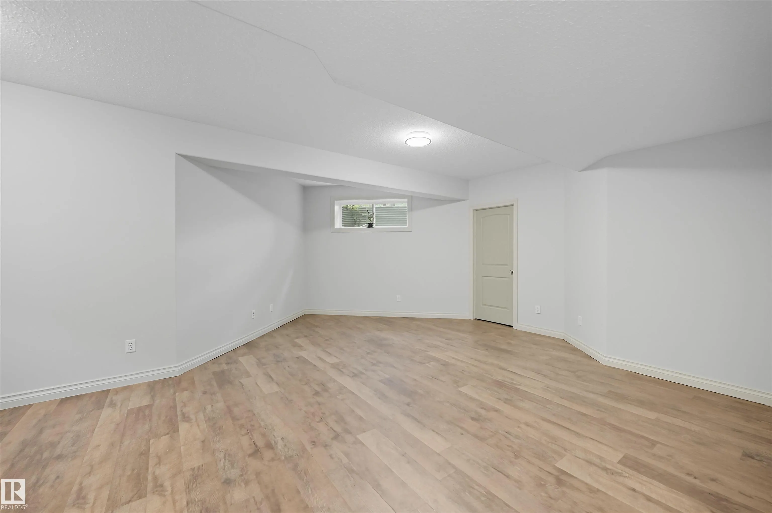 3411 MACNEIL Link