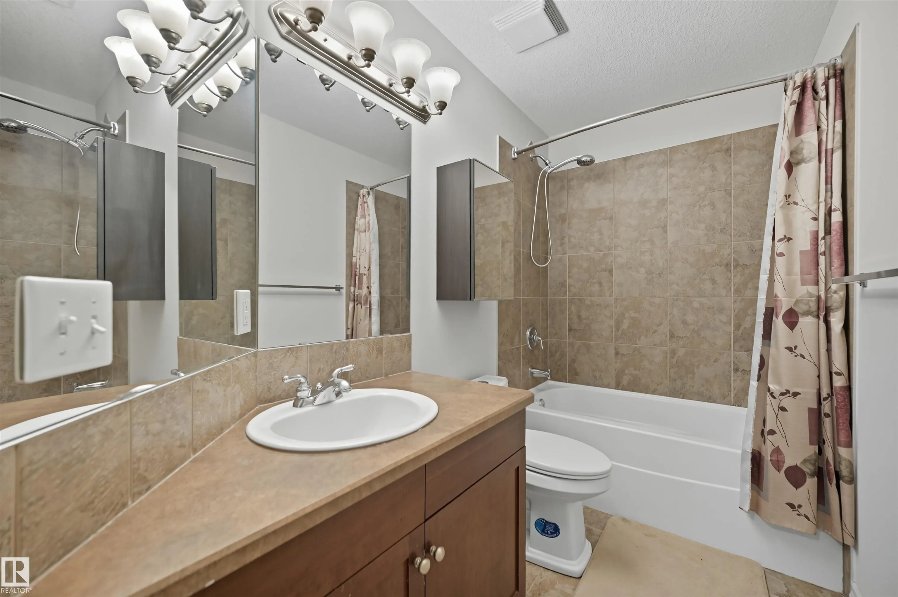 3411 MACNEIL Link