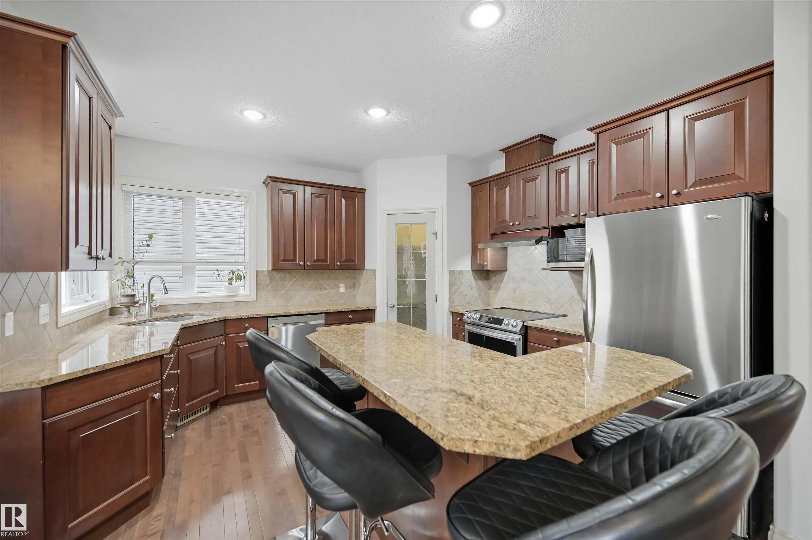 3411 MACNEIL Link