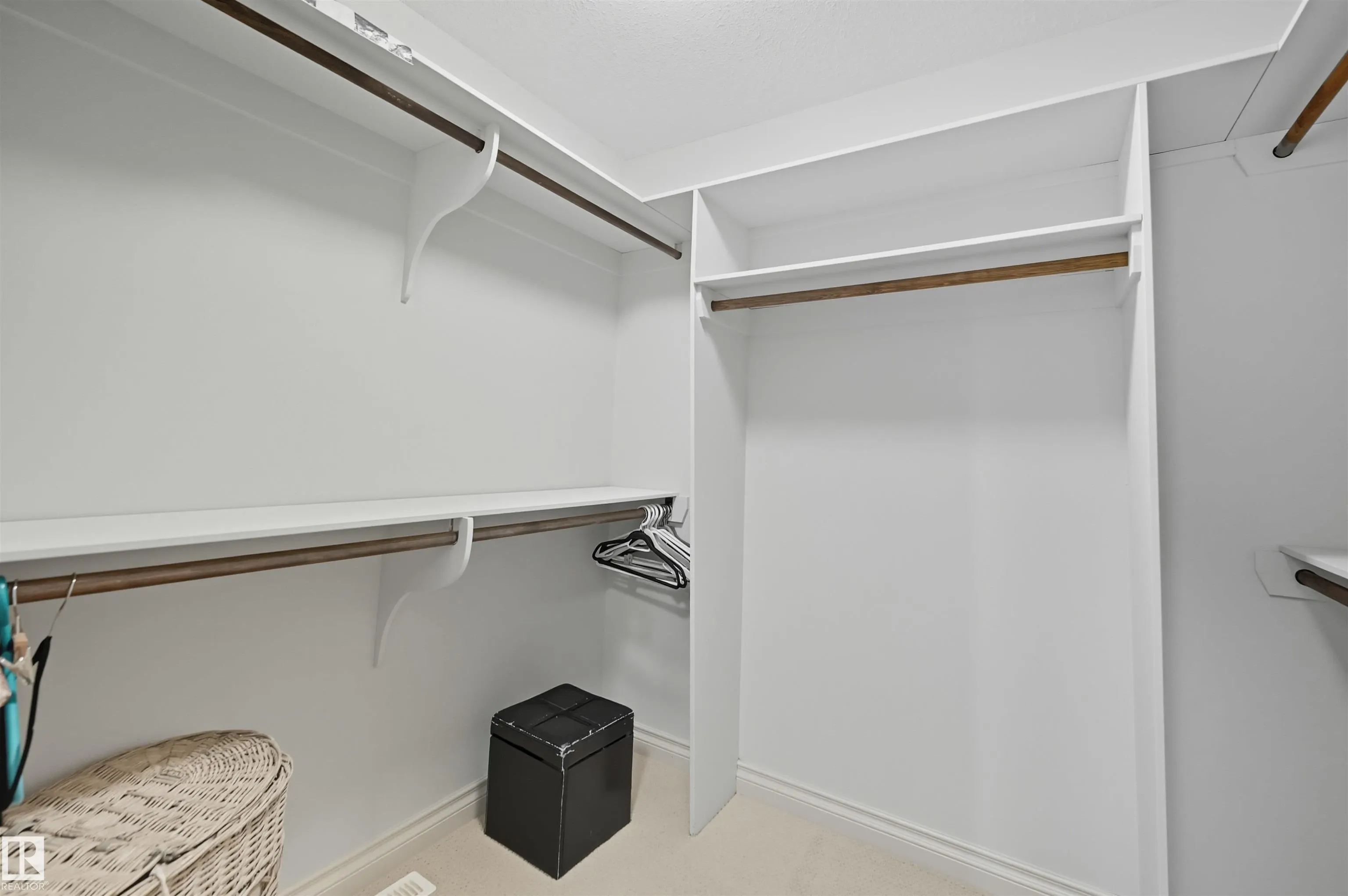 3411 MACNEIL Link
