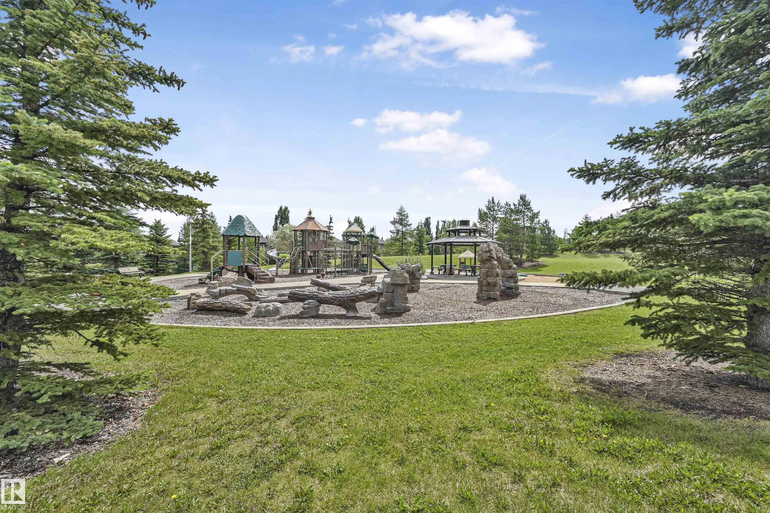 3411 MACNEIL Link