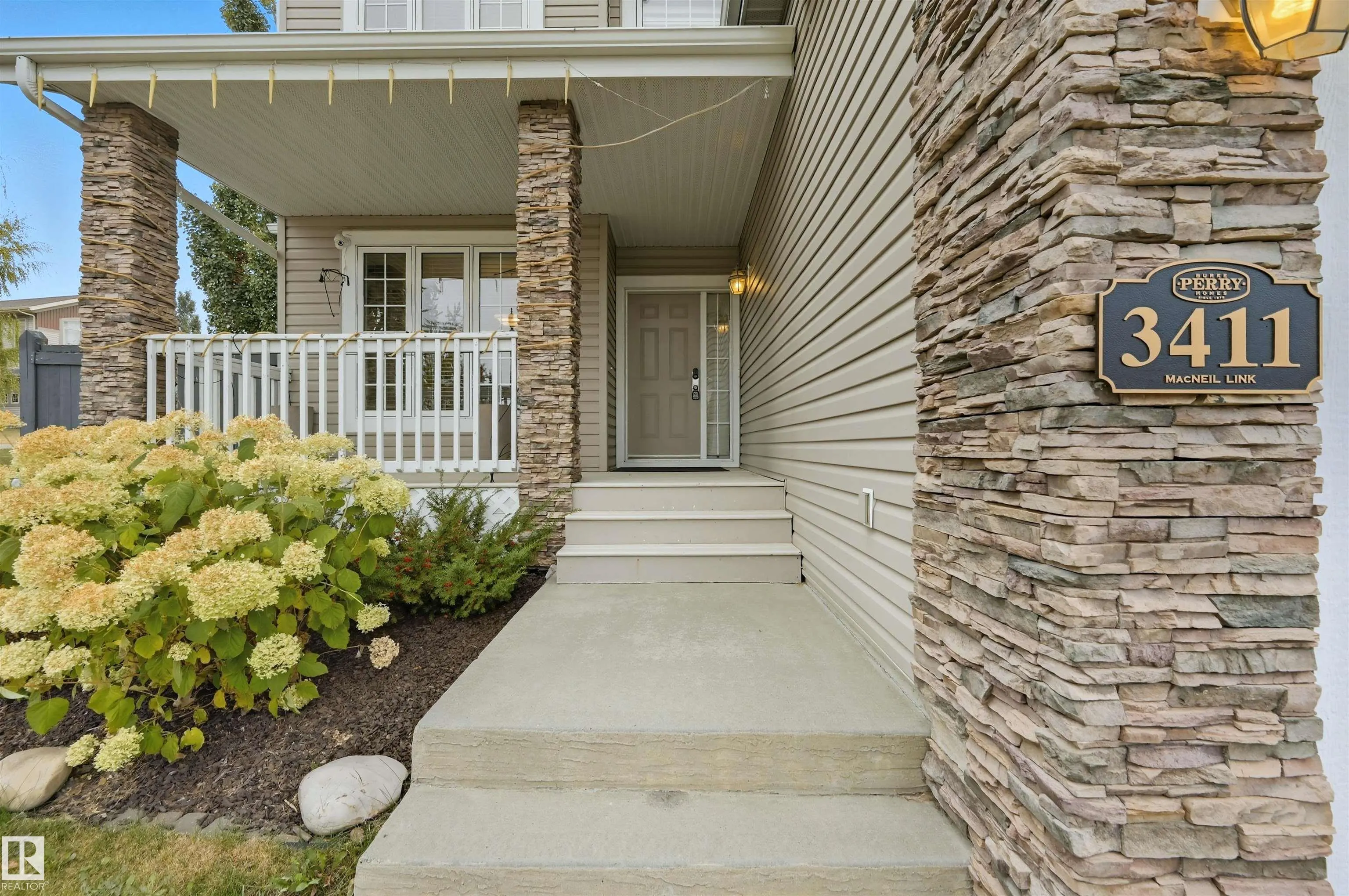 3411 MACNEIL Link