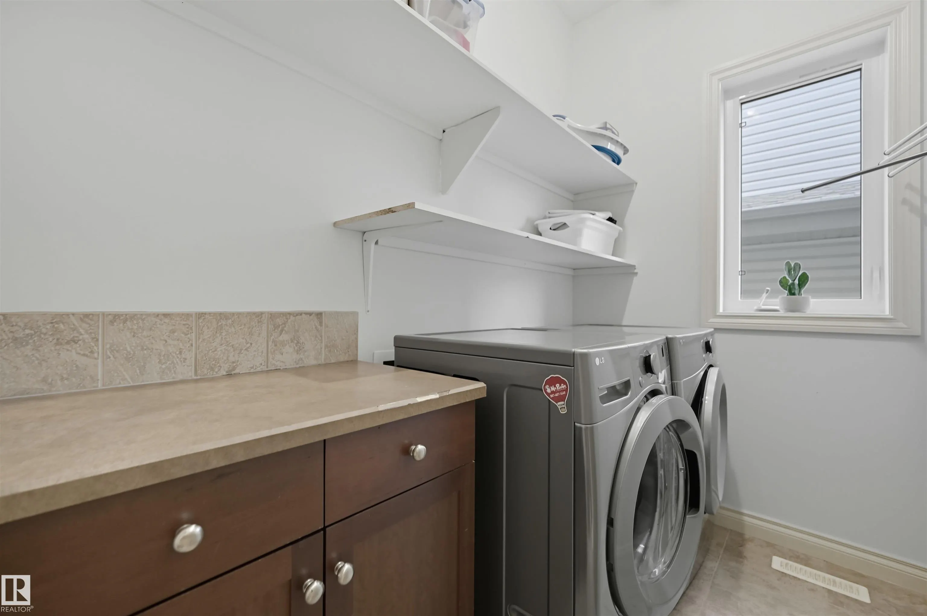 3411 MACNEIL Link