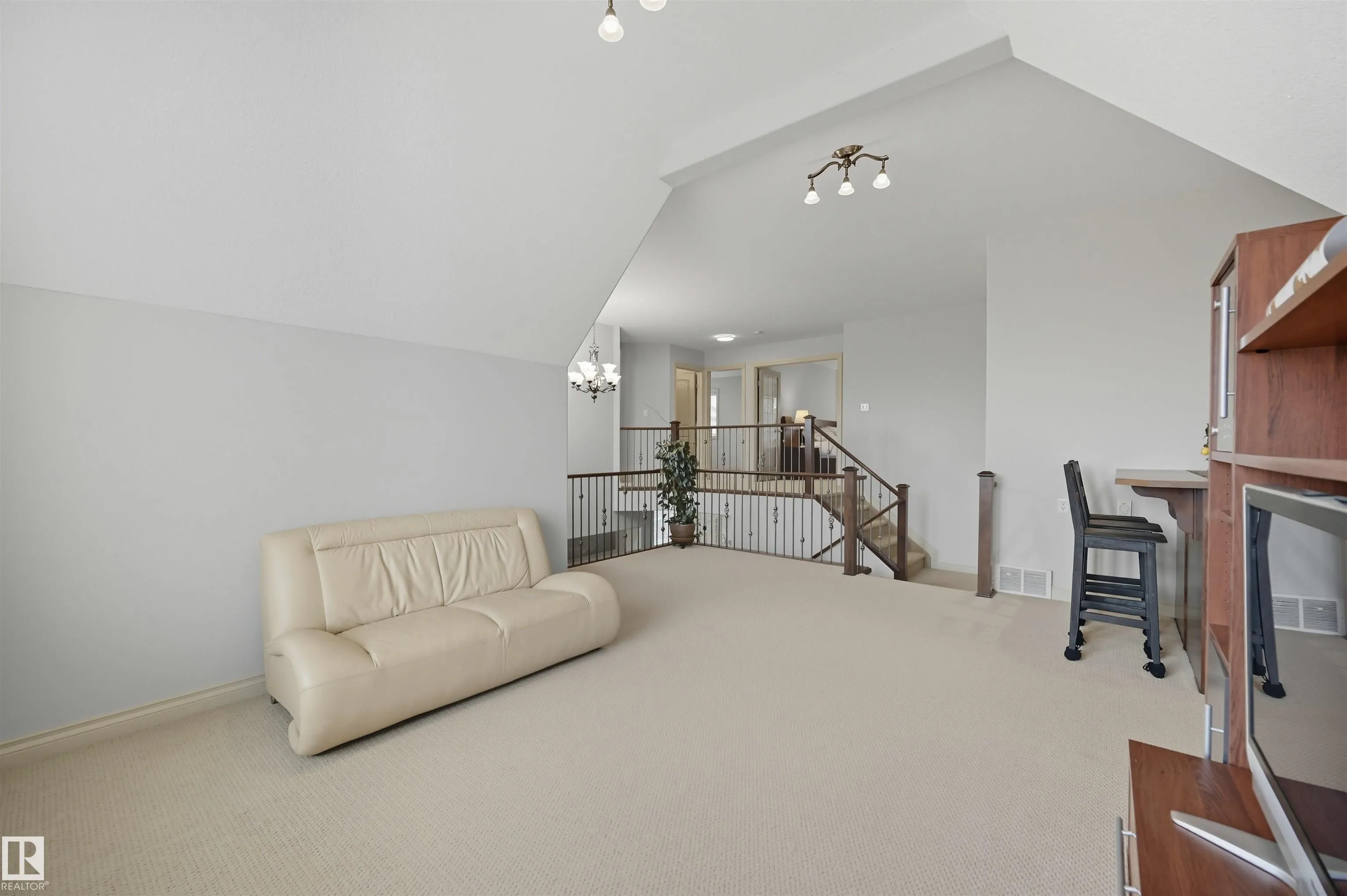 3411 MACNEIL Link