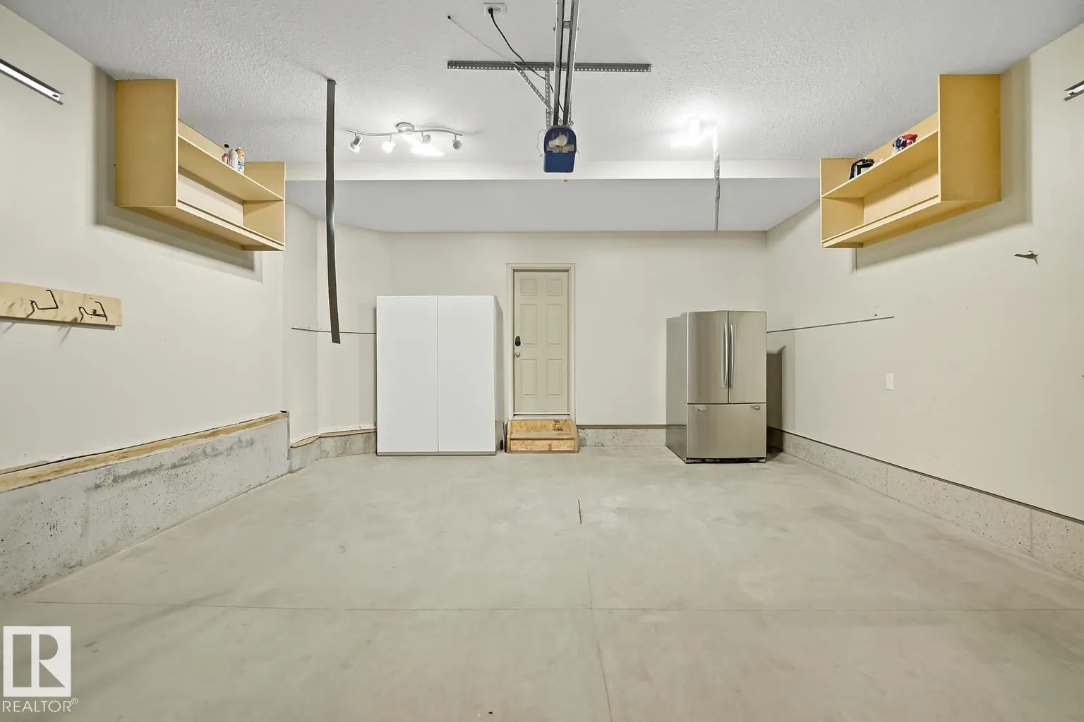 3411 MACNEIL Link