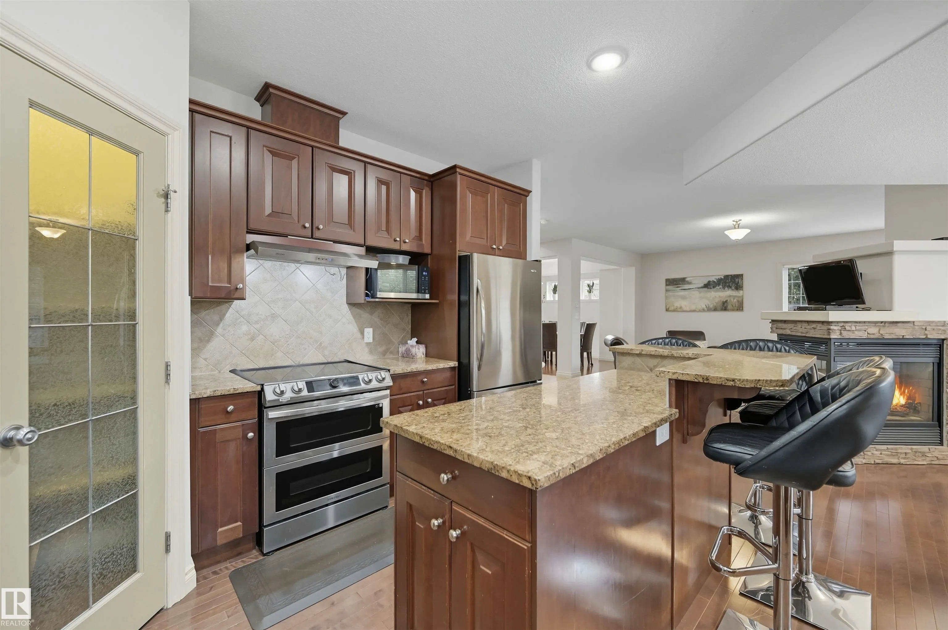 3411 MACNEIL Link