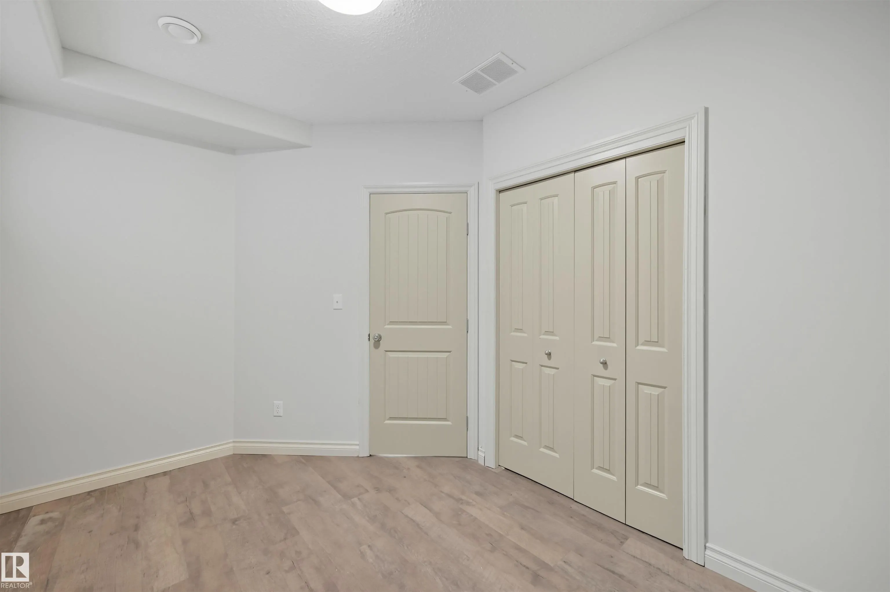 3411 MACNEIL Link