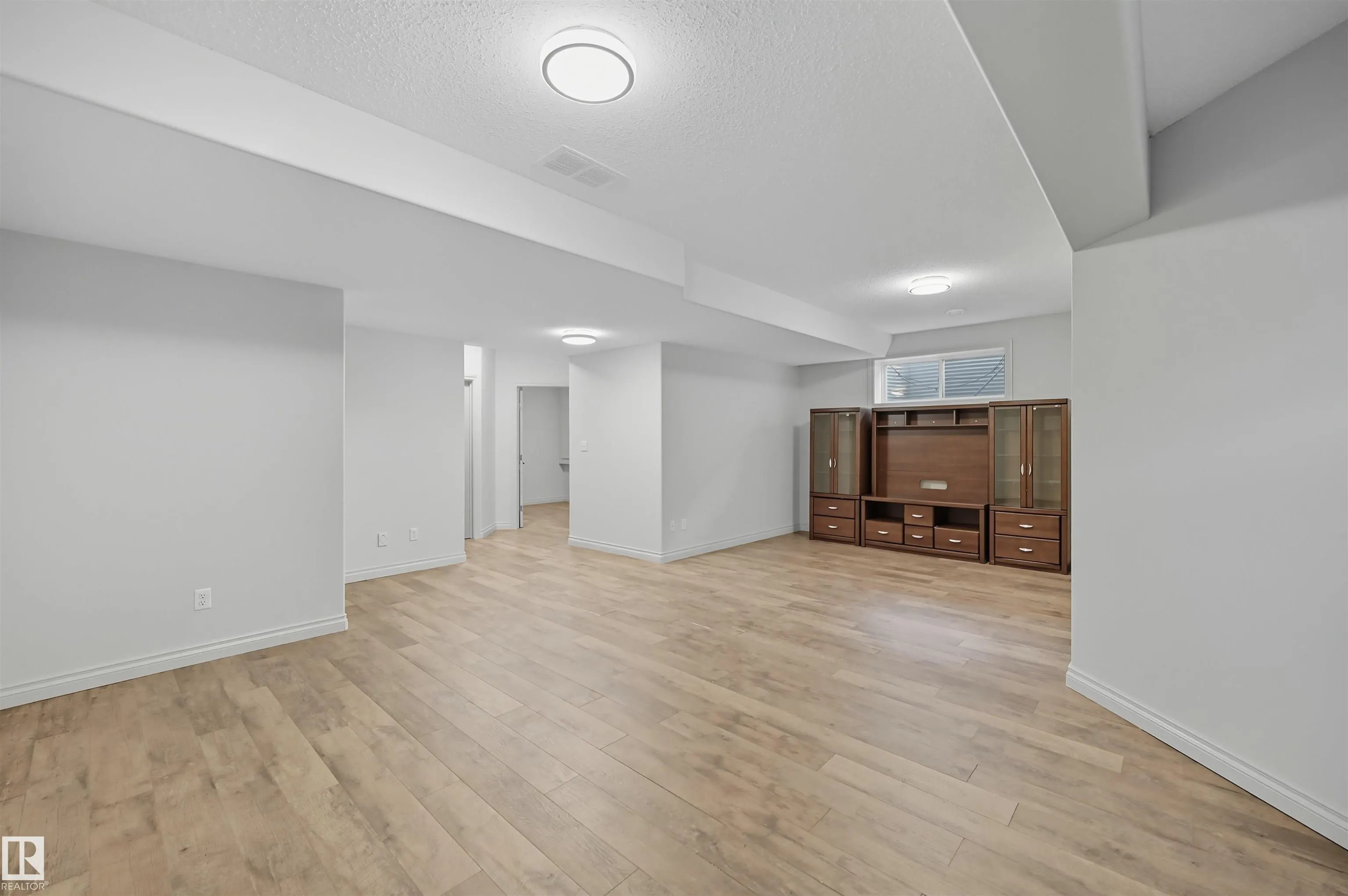 3411 MACNEIL Link