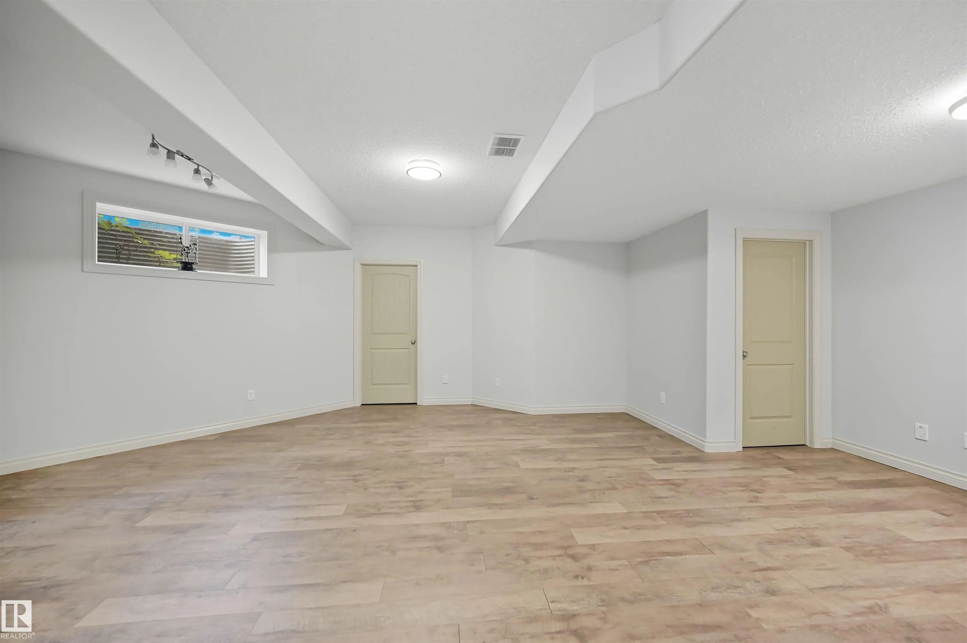 3411 MACNEIL Link