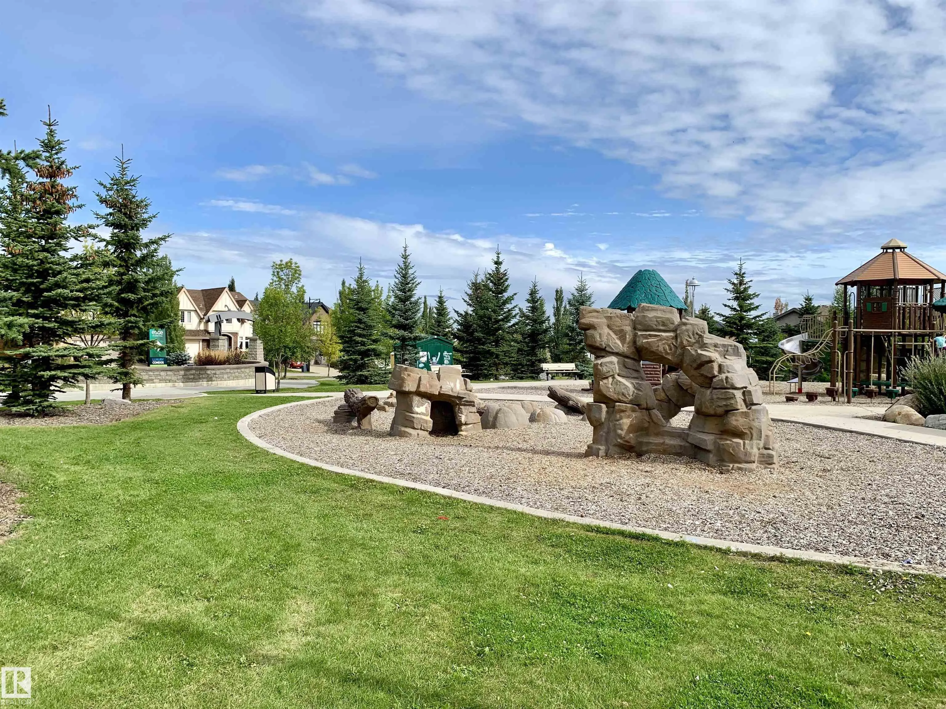 3411 MACNEIL Link