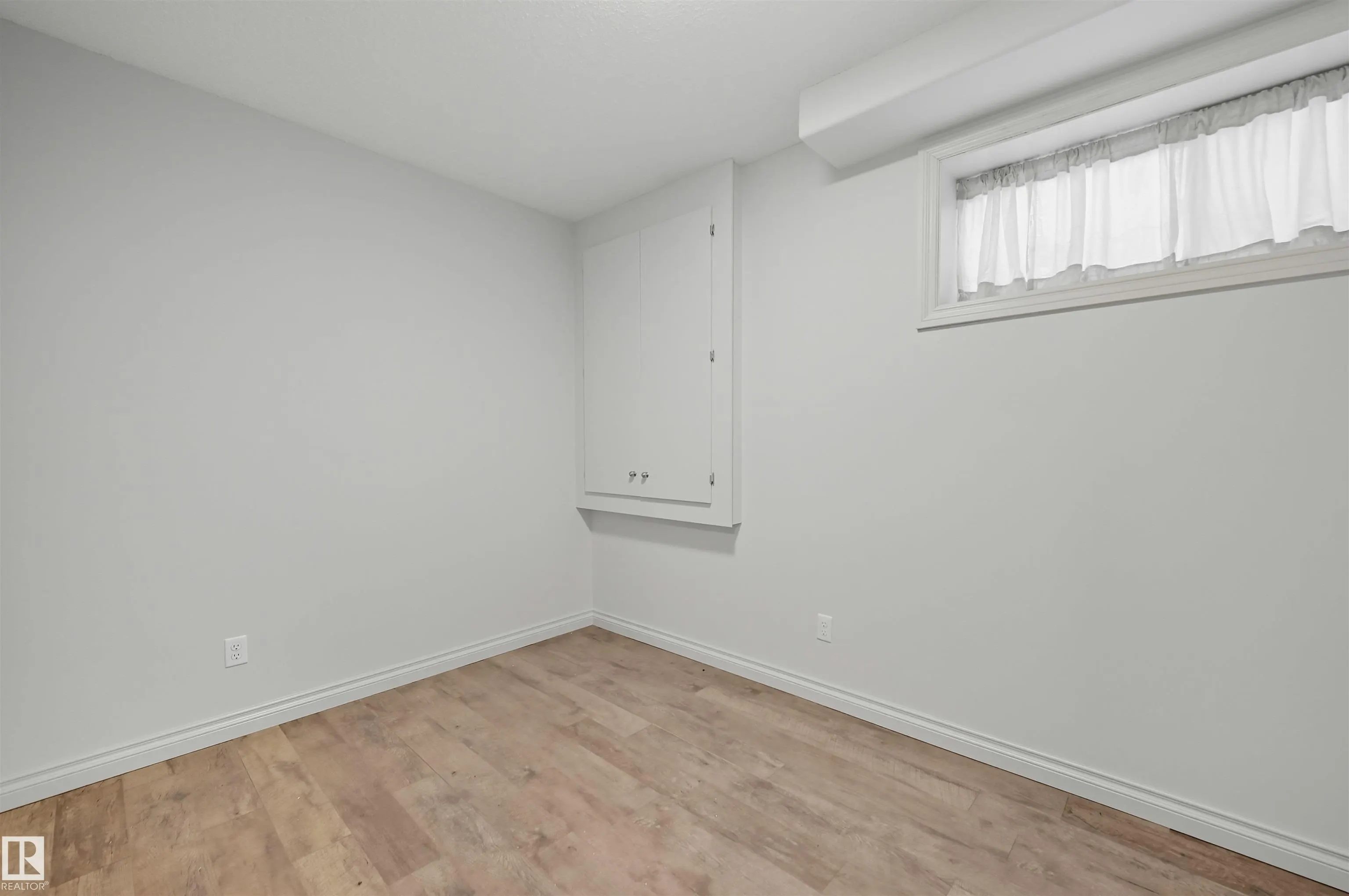 3411 MACNEIL Link
