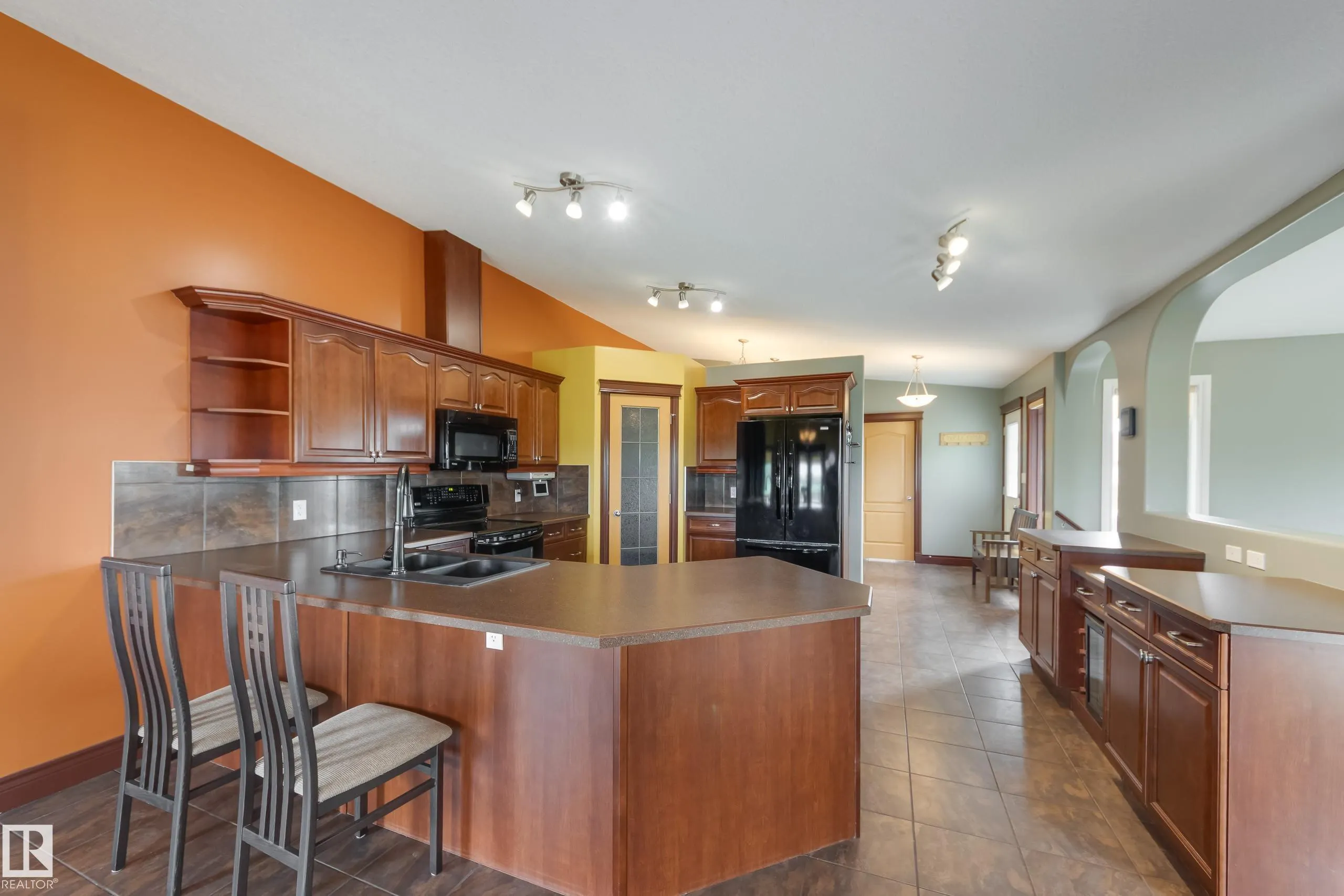 12 FALCON DRIVE