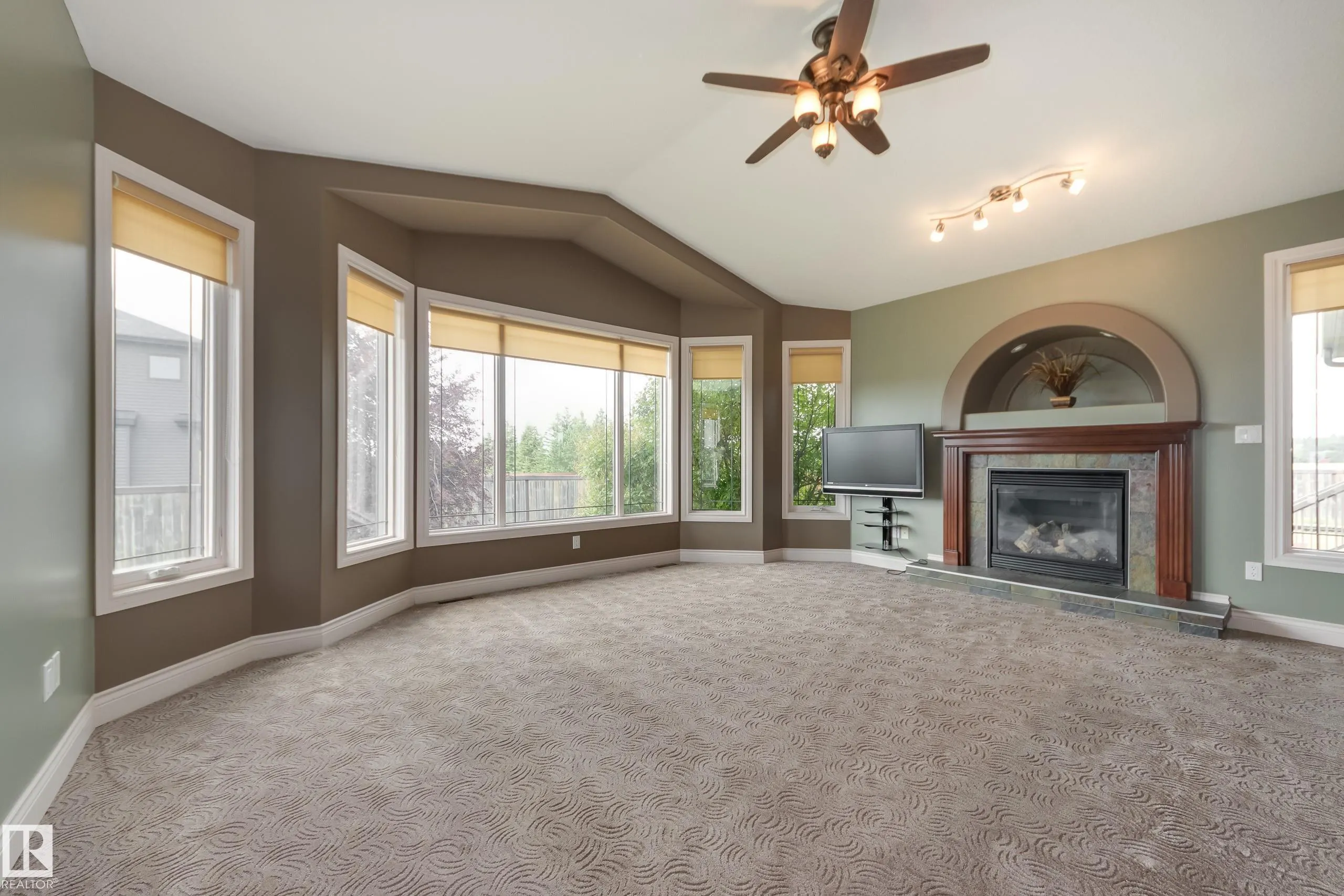 12 FALCON DRIVE