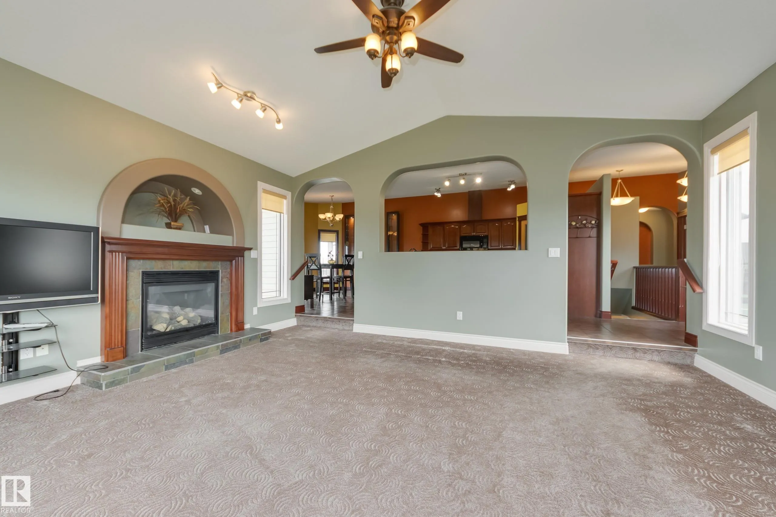 12 FALCON DRIVE