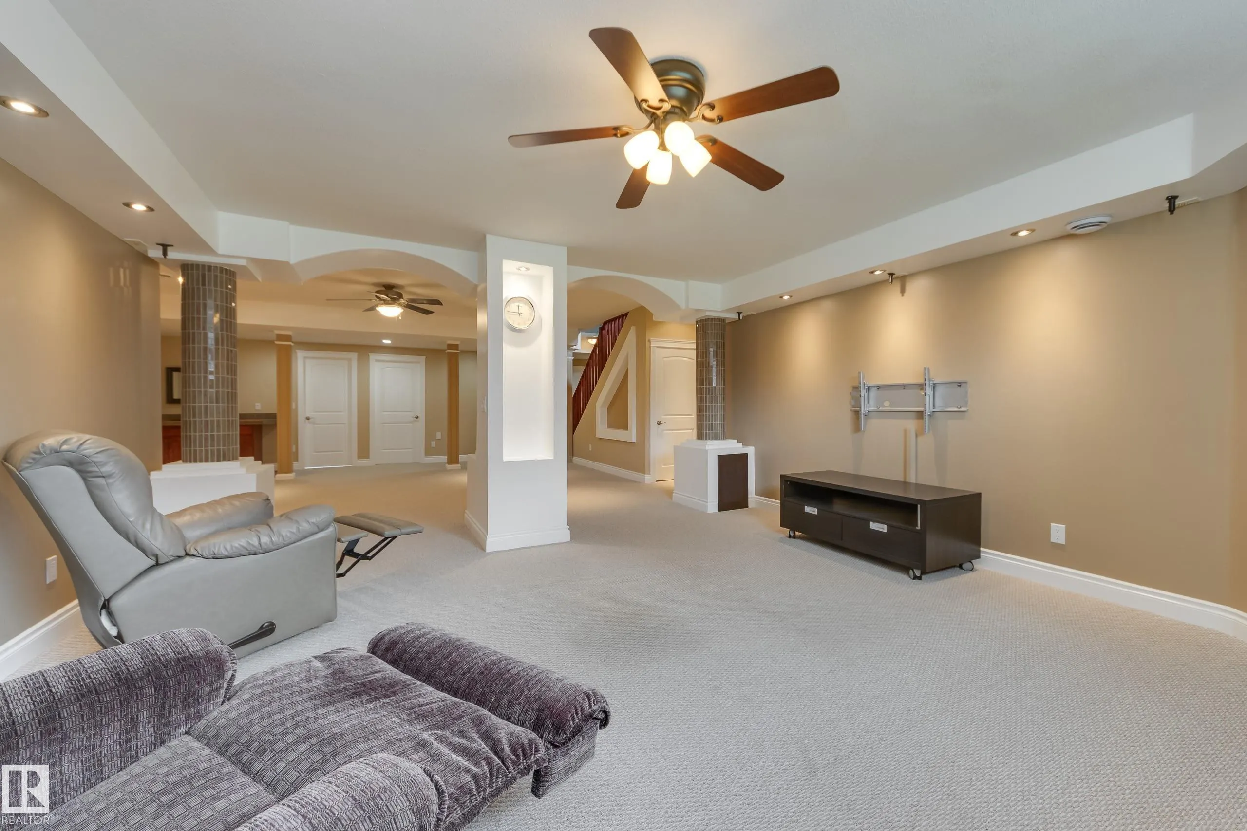 12 FALCON DRIVE